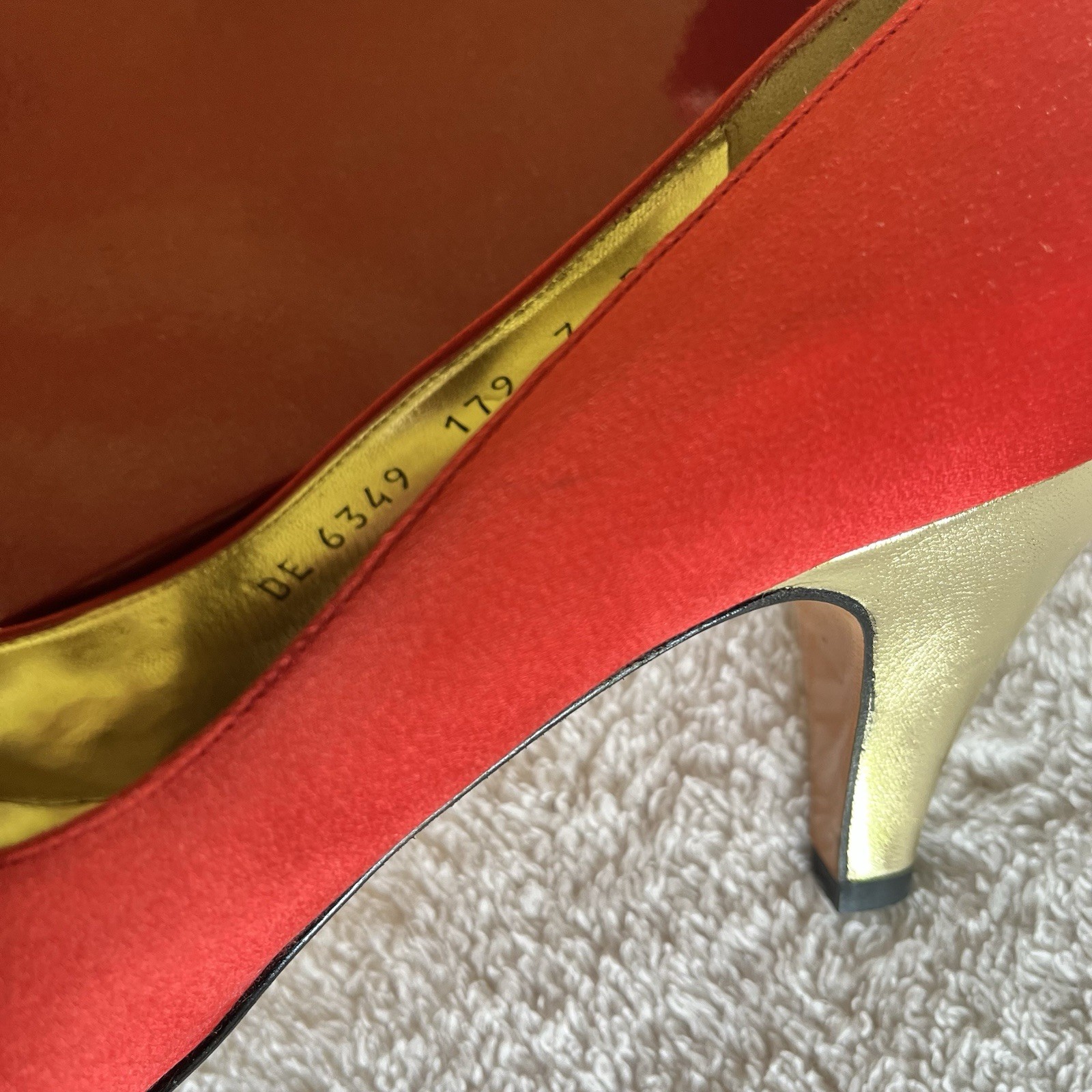 Vintage Salvatore Ferragamo Loredana Red Satin Pumps Gold Size 7B Italy