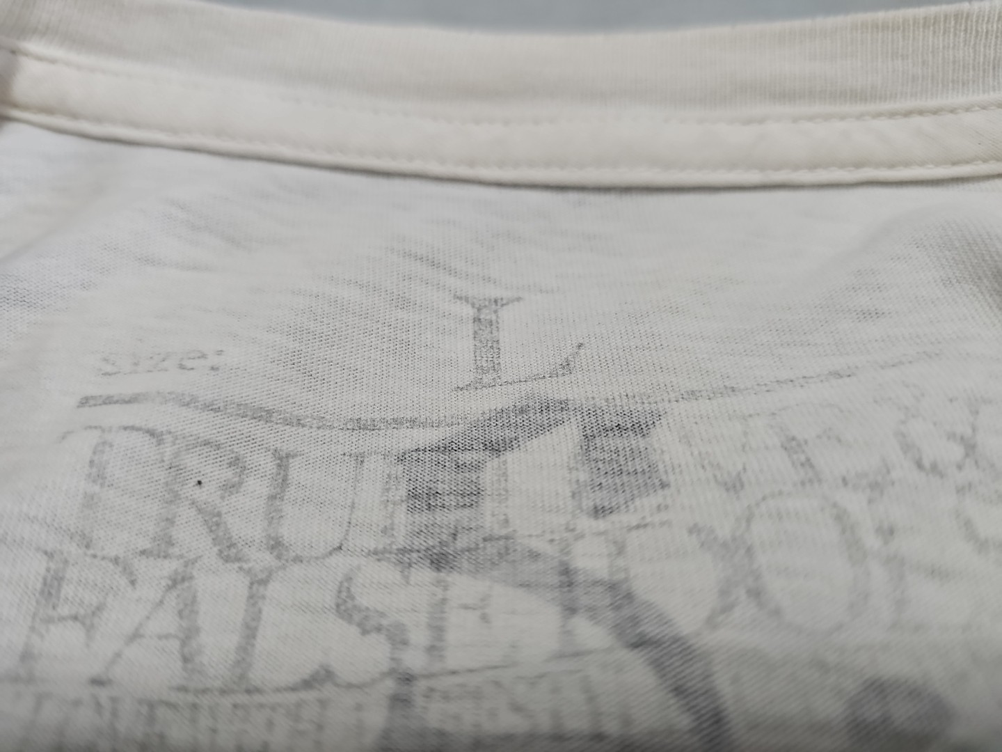 True Love & False Idols Painted Feel Muscular Wave Rider Distressed Tshirt L