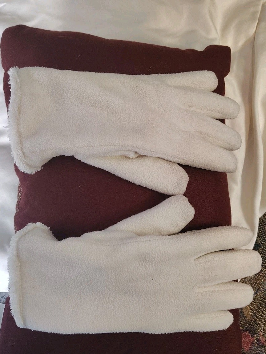 Isotoner SmarTouch Ivory Teddy Fur Softshell Gloves w/Thermaflex Lining