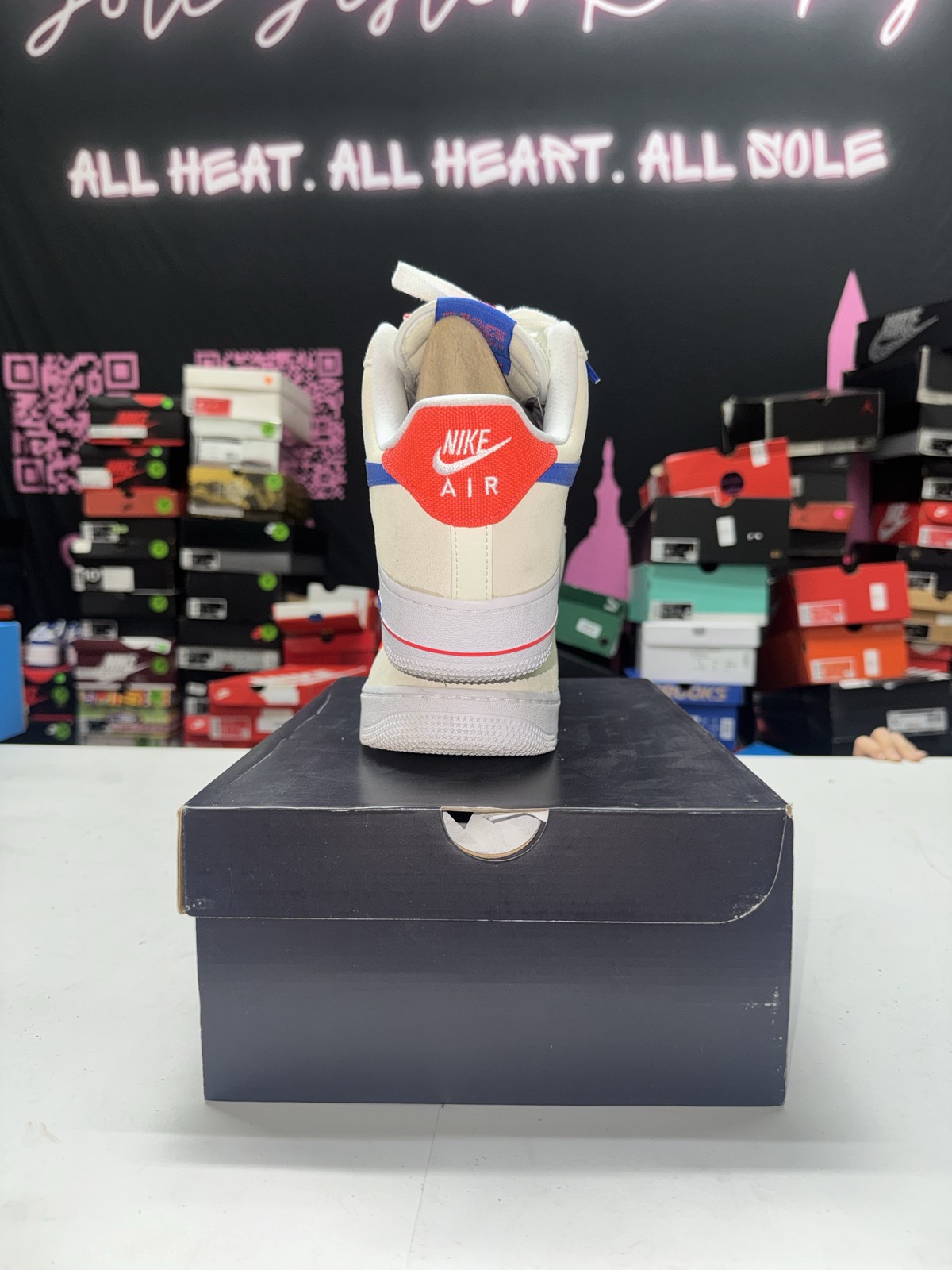 Nike Air Force 1 Low ’07 LV8 Coconut Milk Hyper Royal 10.5M/12W Pre-Owned Origin