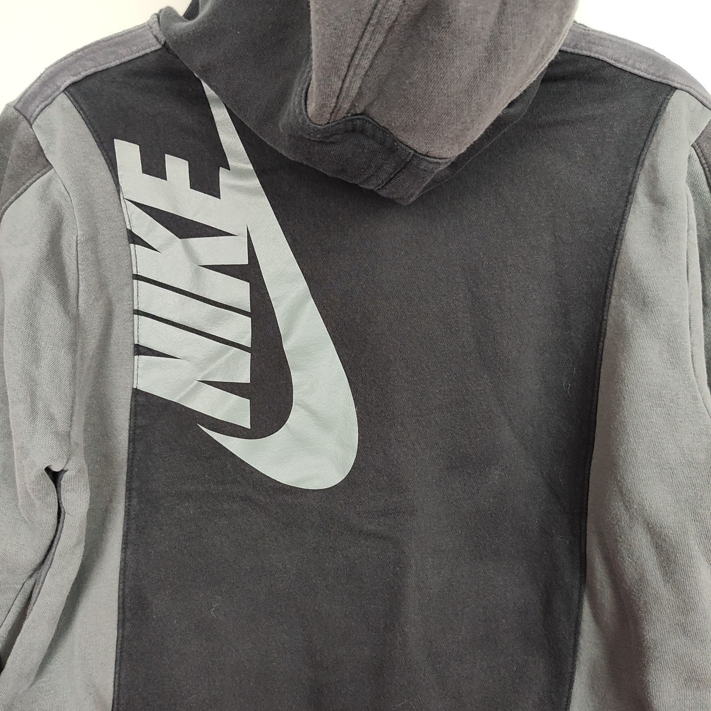 Nike Hoodie Sweatshirt Youth’s XL Black & Gray Pullover Long Sleeves Pockets