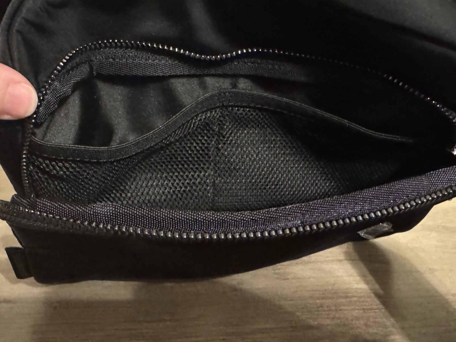 NWOT Black Lululemon 3L large everywhere crossbody metal hardware