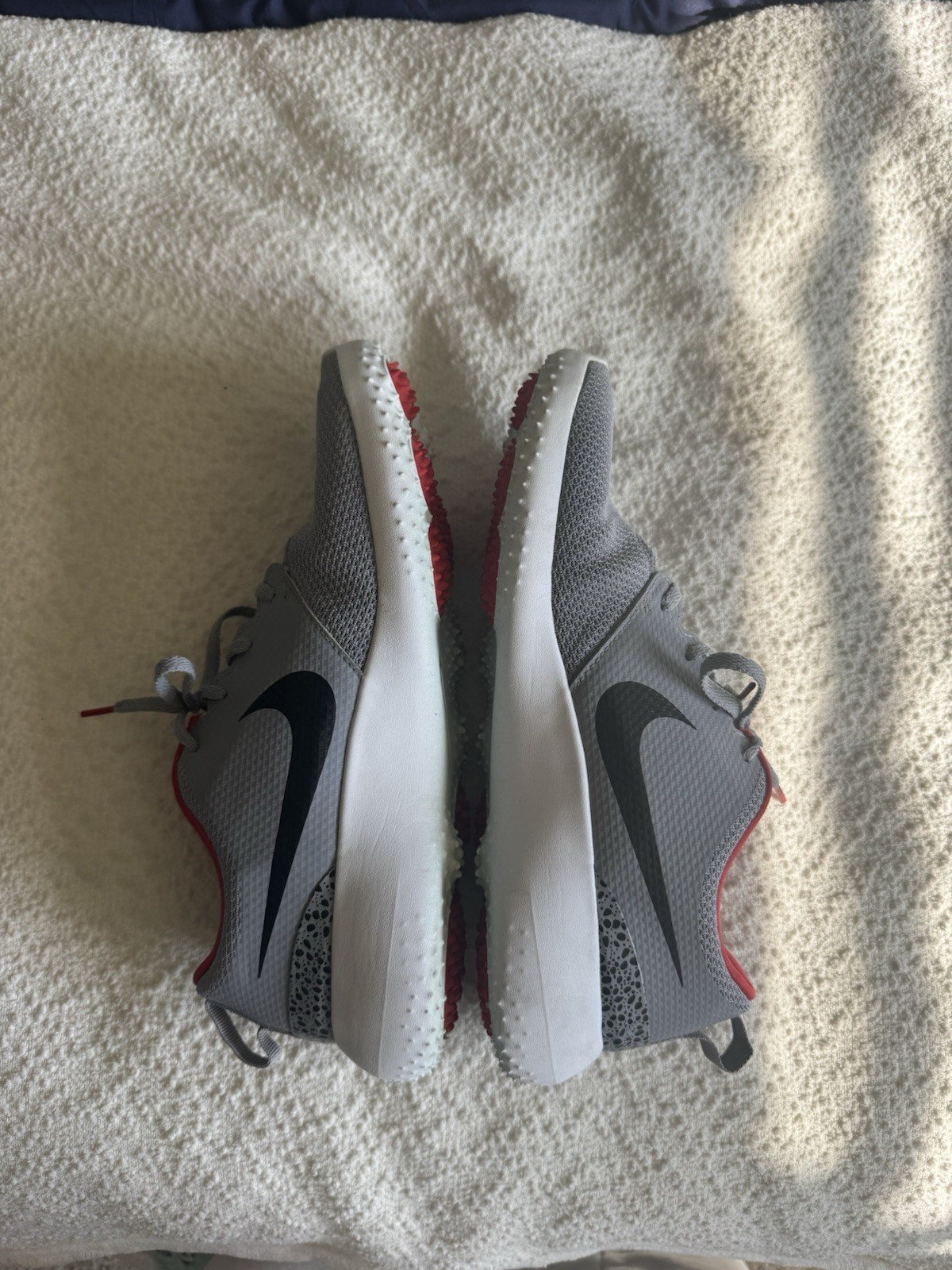 Nike Mens Roshe Golf shoes in Cement Grey, size 9.