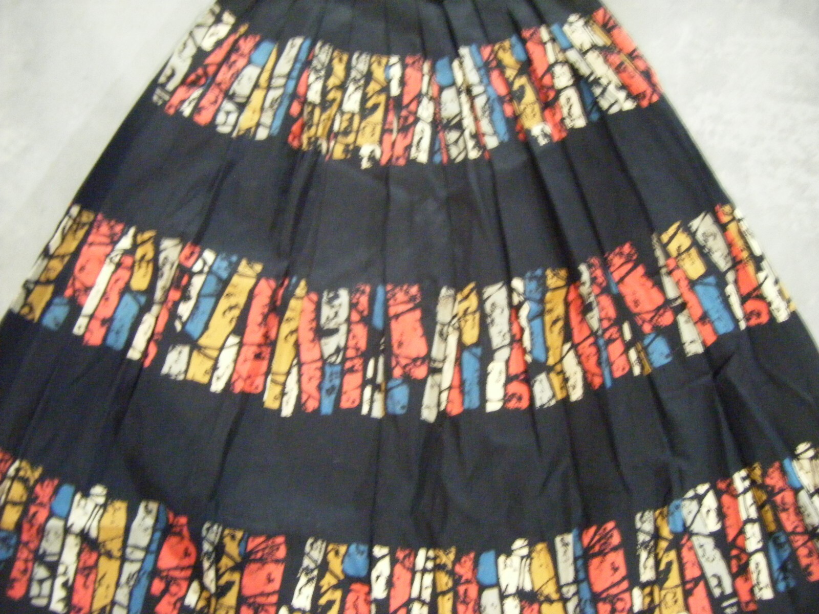 Vtg 50s Color Block Printed Black Pleated Half Circle Cotton Skirt-Waist 24″