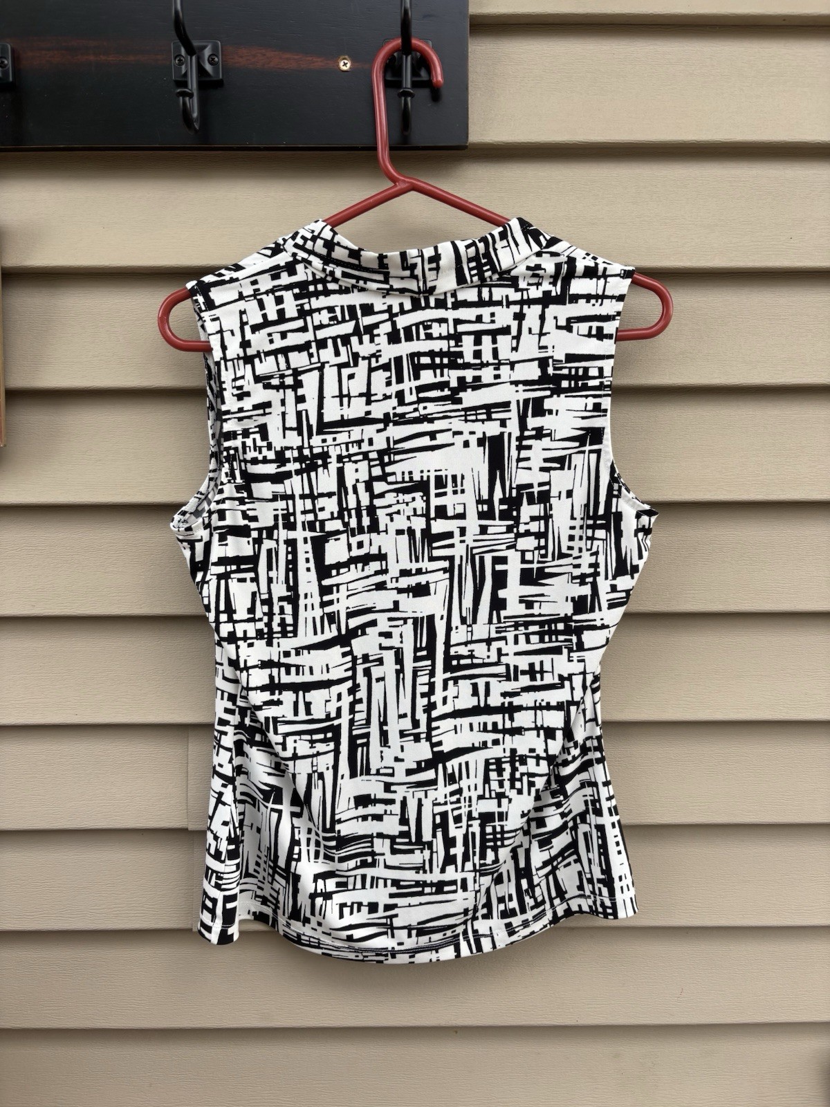 Calvin Klein Womens Sleeveless Blouse V-Neck Black White Abstract Graphic Top S
