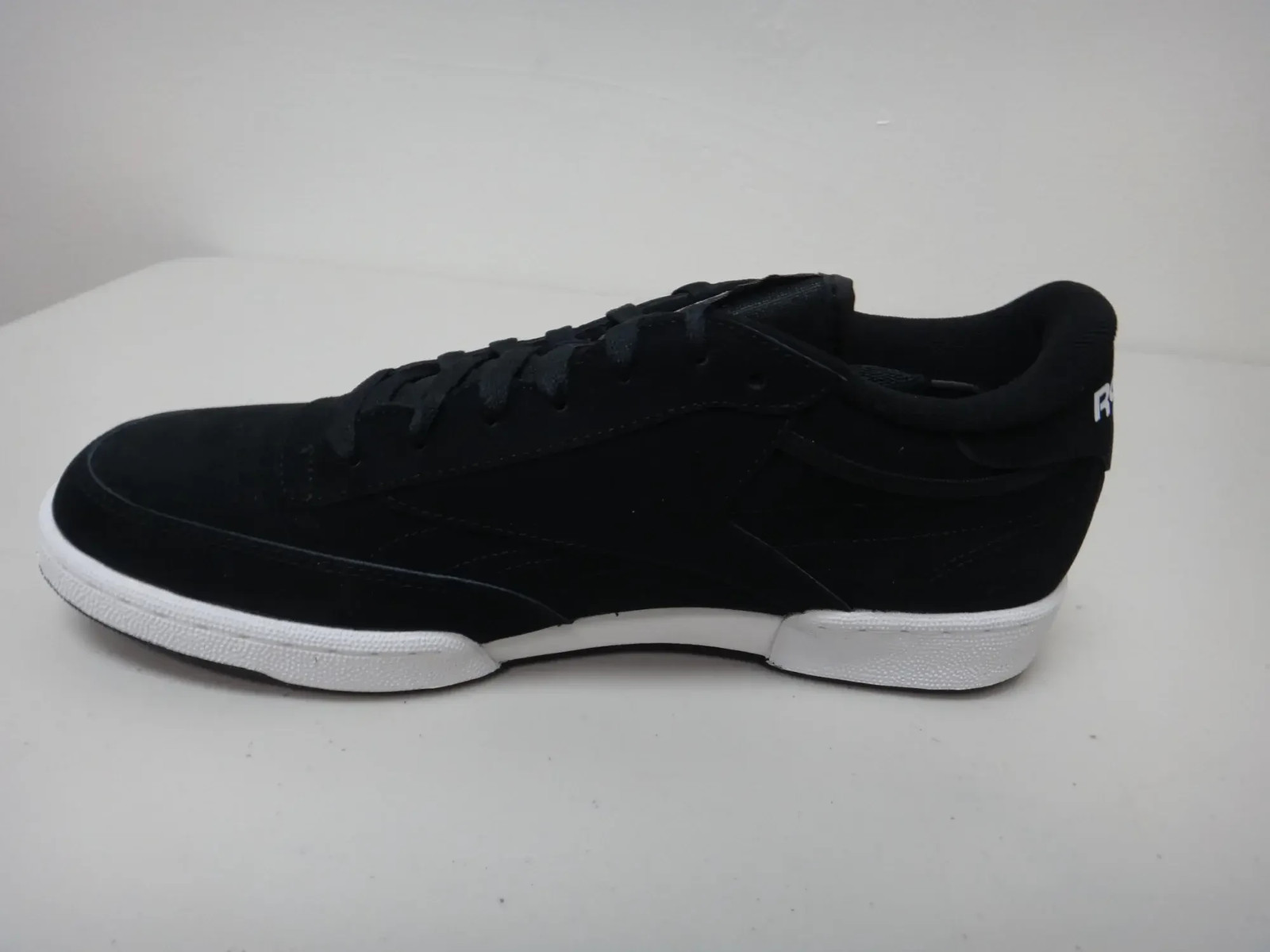 Reebok Club C 85 Men’s 10.5 Black Suede Sneaker Classic Low Top Comfort