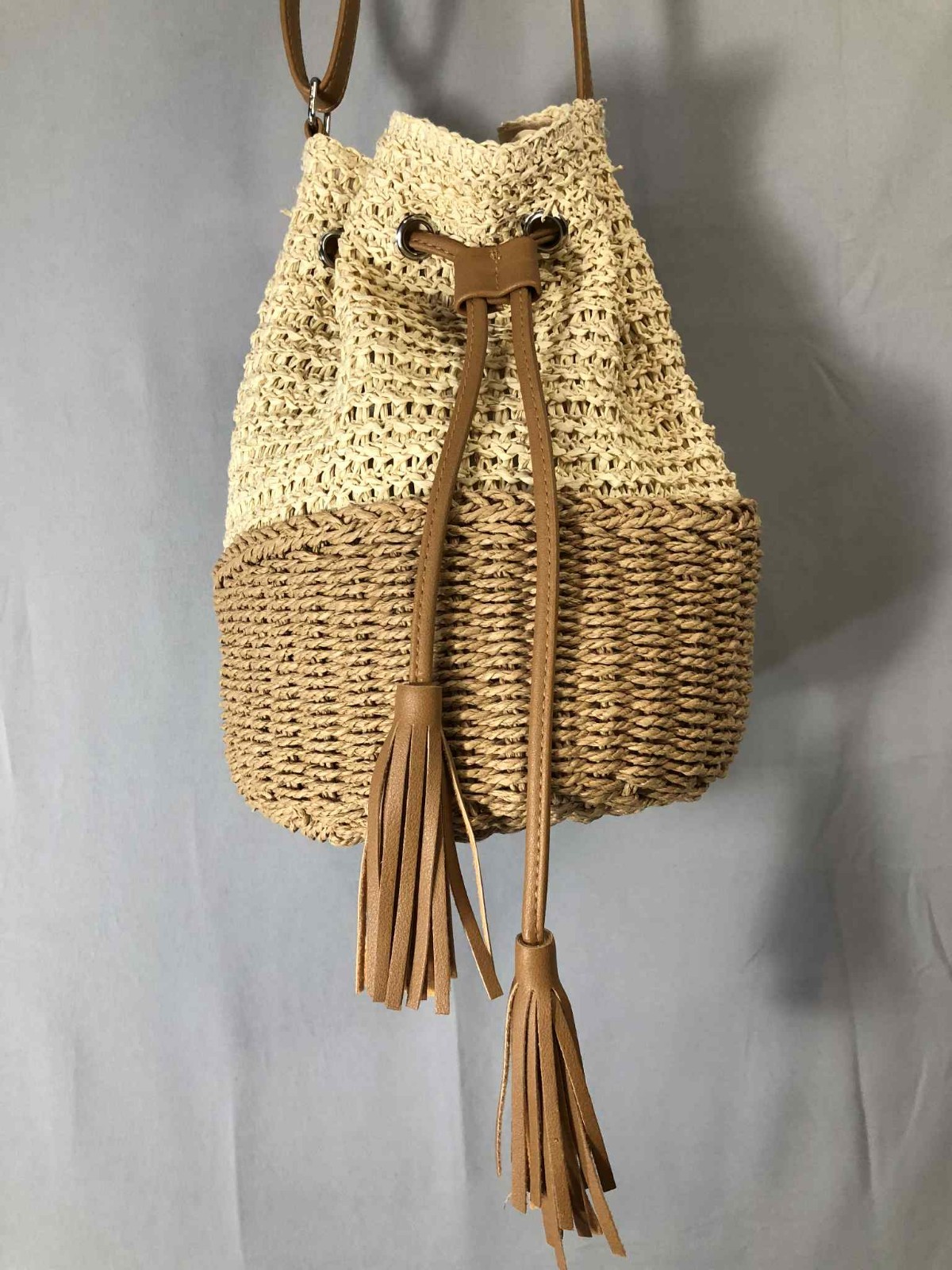Two Tone 100% Paper Woven Bucket Bag Drawstring Crossbody Polyurethane Strap