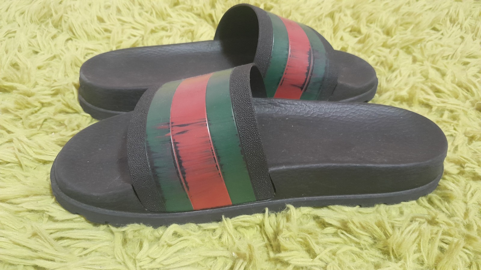 Gucci Men’s Slide Sandals US 11 Black Red/Green Web Stripe Rubber Logo