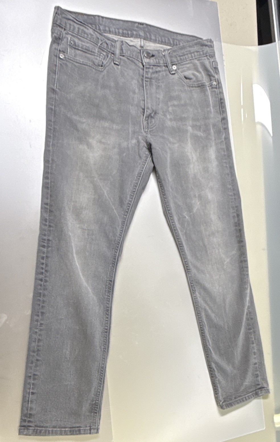 Levi’s Men’s Gray Denim Jeans Athletic Fit Straight Leg Mid Rise Cotton