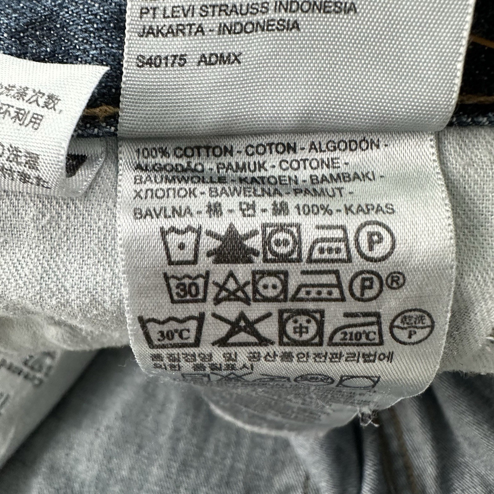 Y2K Levis 550 Relaxed Straight Jeans Fits 36×34 Distressed Blue Dark 100% Cotton
