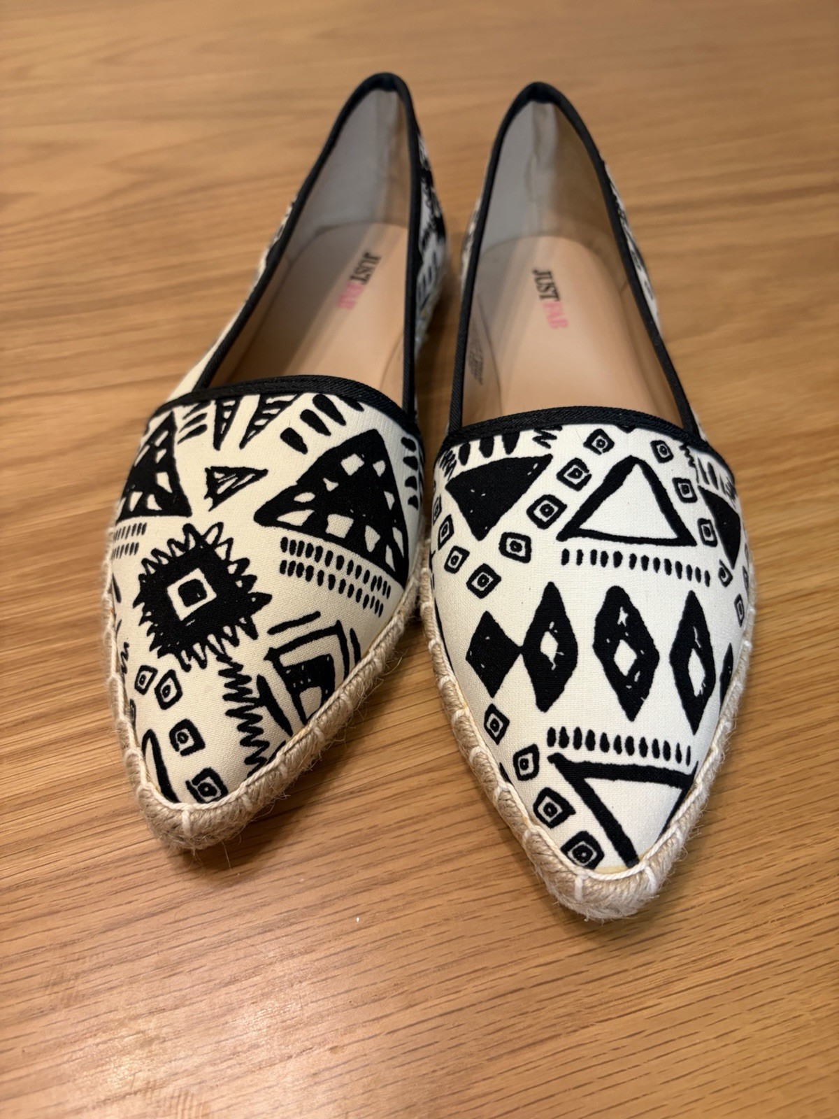 Just Fab 7M Marshia Black & White Print Flats Pointed Toe Man Made Materials