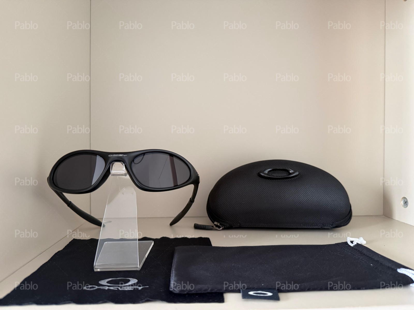 Oakley Minute 1.0 Sunglasses Black Frame Black Lenses Y2K Gorpcore