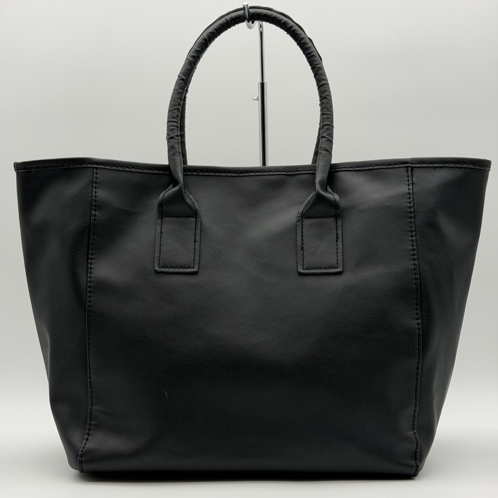 GIVENCHY Tote bag leather black Not available in Japan Magnetic button closure