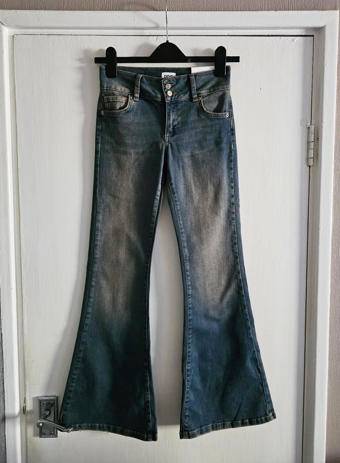 Urban Outfitters BDG Womens Flare Distressed Blue Jeans BNWT W-24/26 – L-30