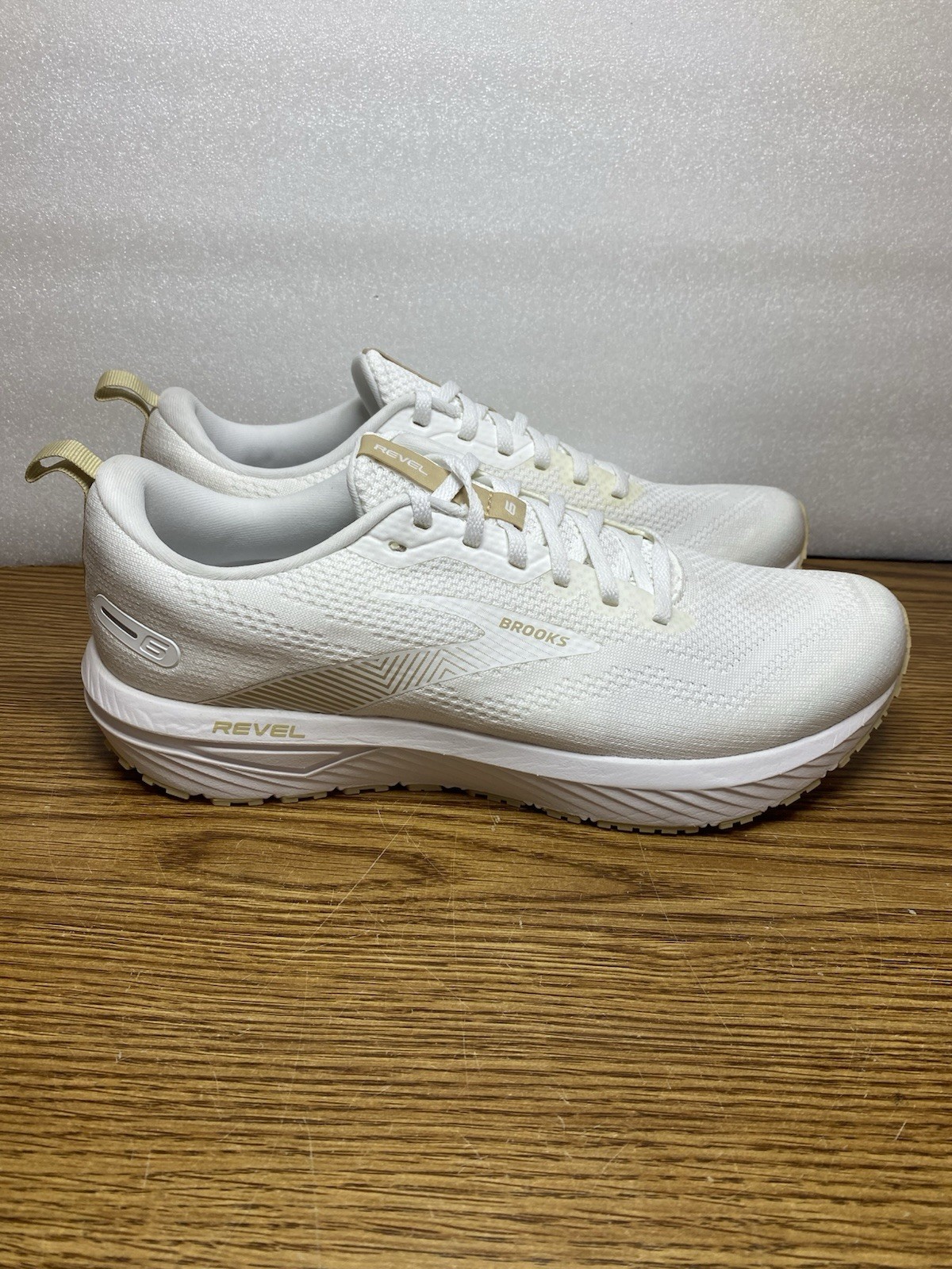 Brooks Revel 6 Athletic Running Shoes White Energize 1103981D122 Men’s Size 11.5