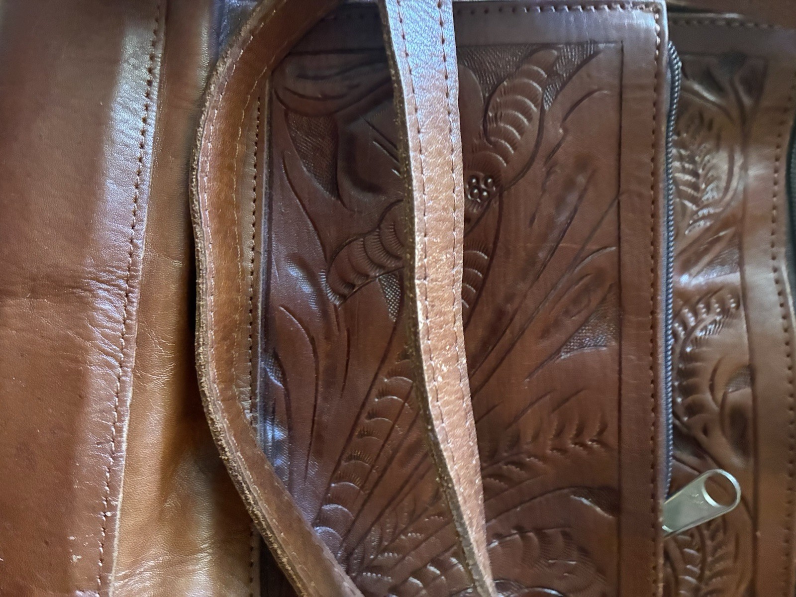 Beautiful Embossed Leather Purse • Made In Paraguay • Vintage