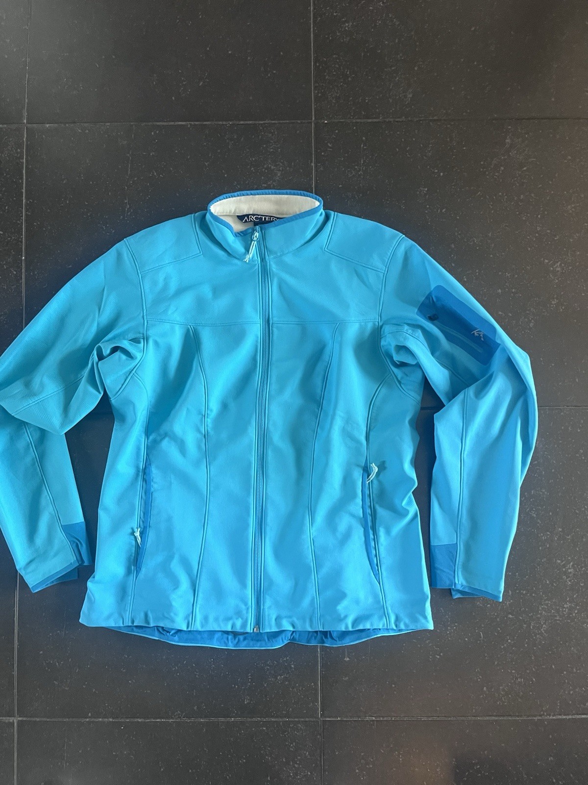 Arc’teryx Women’s Blue Softshell Track Jacket Full Zip Zipped Pockets L