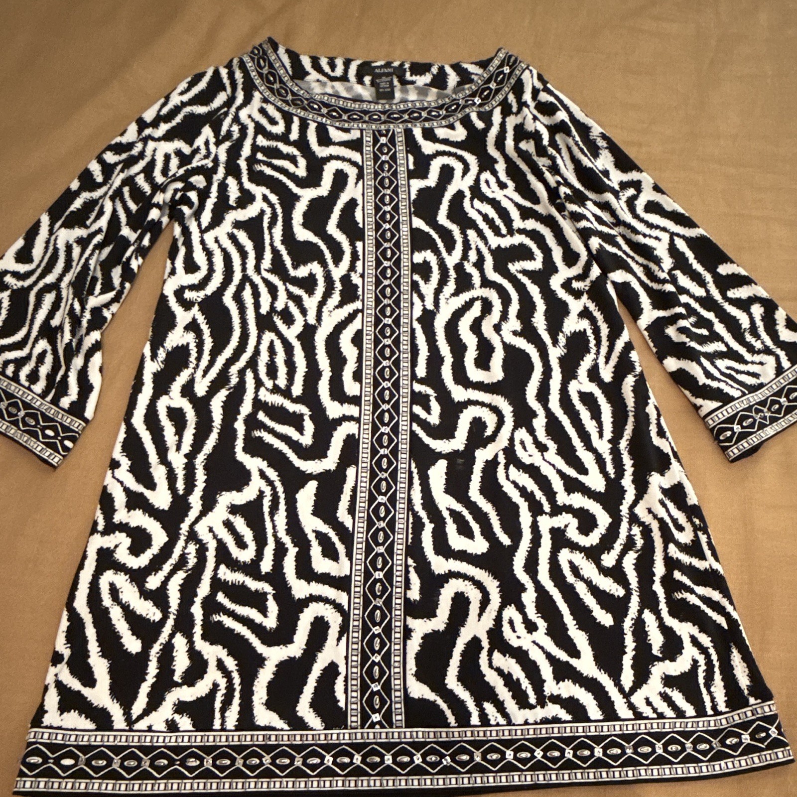 Alfani Black White Knit Tunic Top M Round Neck Abstract 3/4 Sleeve Pullover