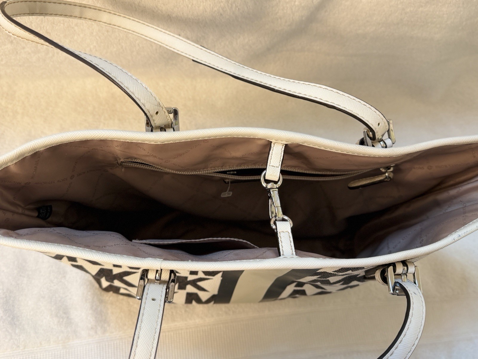 Michael Kors Jet Set MD Carryall Tote and Trifold Wallet – Graphic MK White/Brow