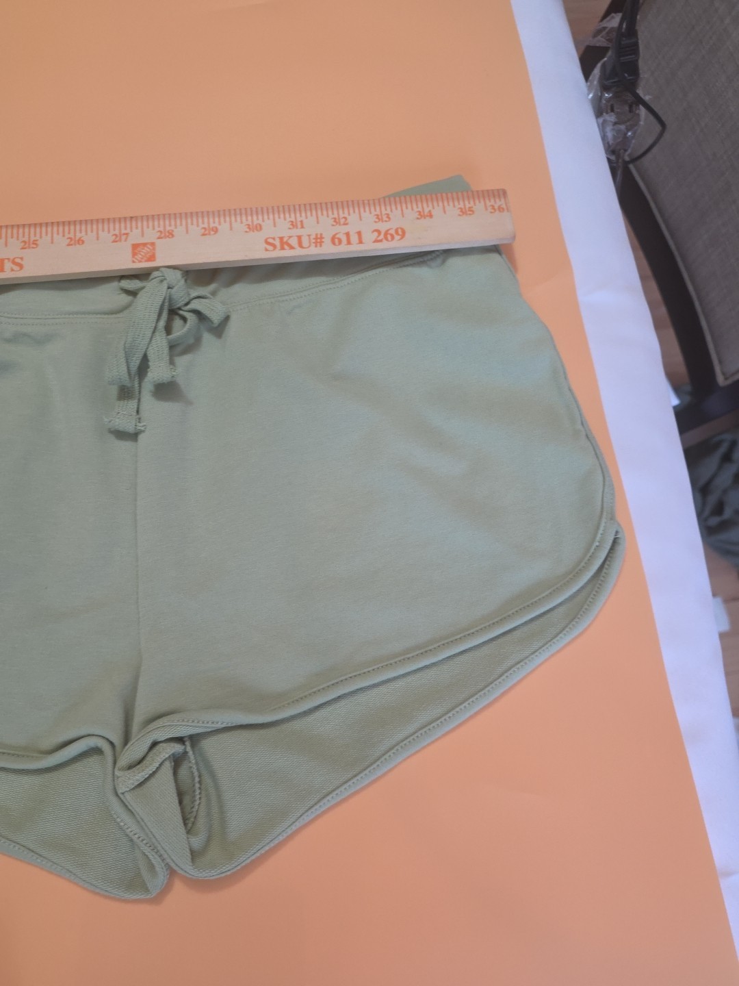 Ambiance Clash Bouclé Women’s Shorts Size Large Sage Green Drawstring Casual Lou