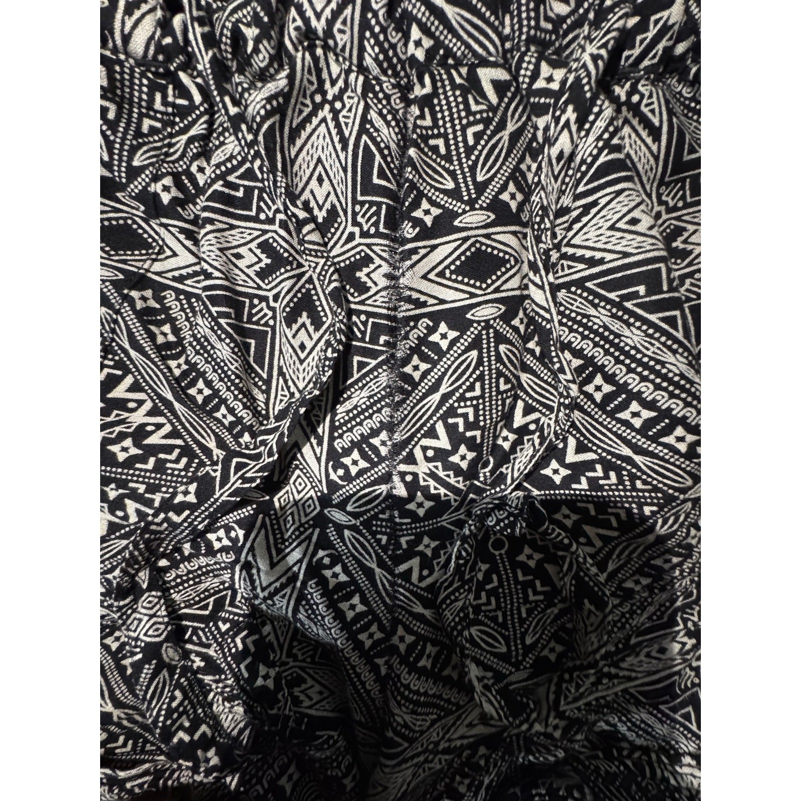 KAVU Womens Large Geometric Tribal Print Smocked Elastic Waist Lounge Shorts B&W