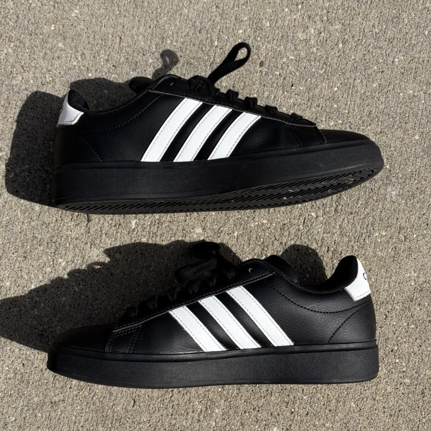 adidas Men’s Low Top Athletic Sneakers Black/White Mens 7 .5 M/9W