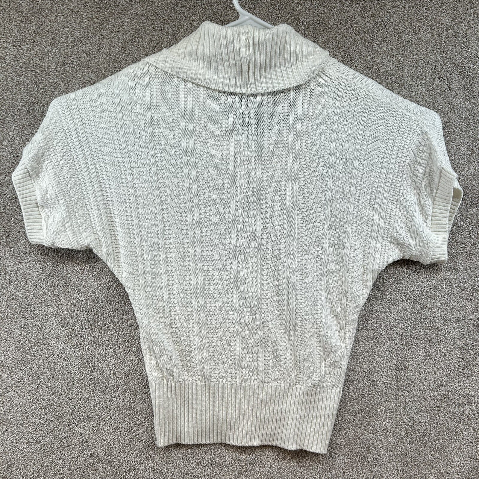 B Wear Byer California Womens Pullover Medium Short Sleeve White Knit Sweater
