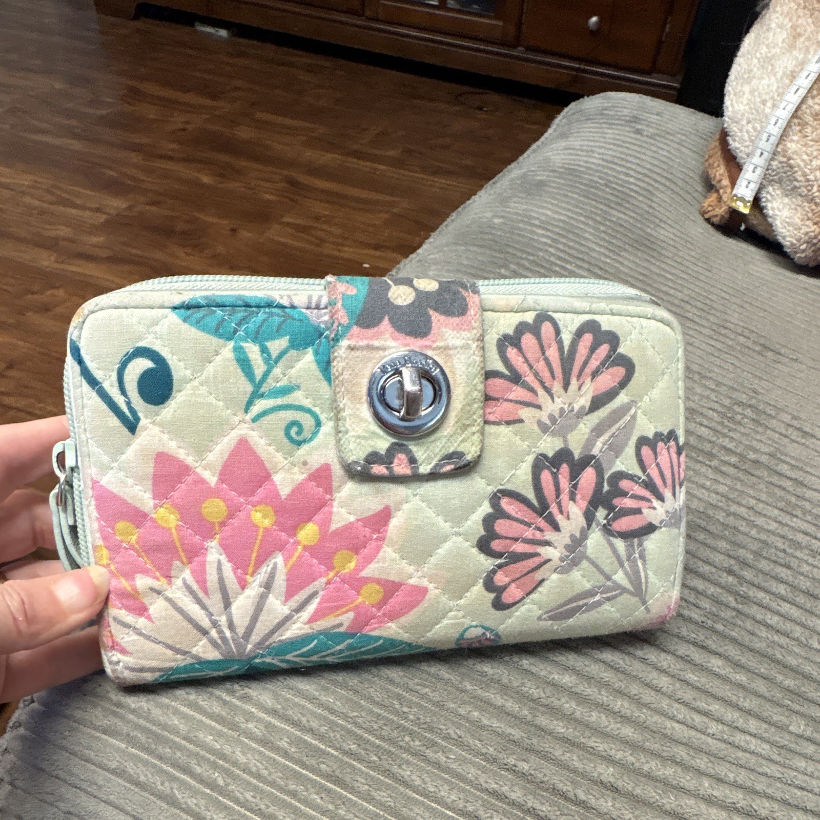 Vera Bradley Floral Quilted Zip-Around Wallet Organizer Credit Card Multicolor