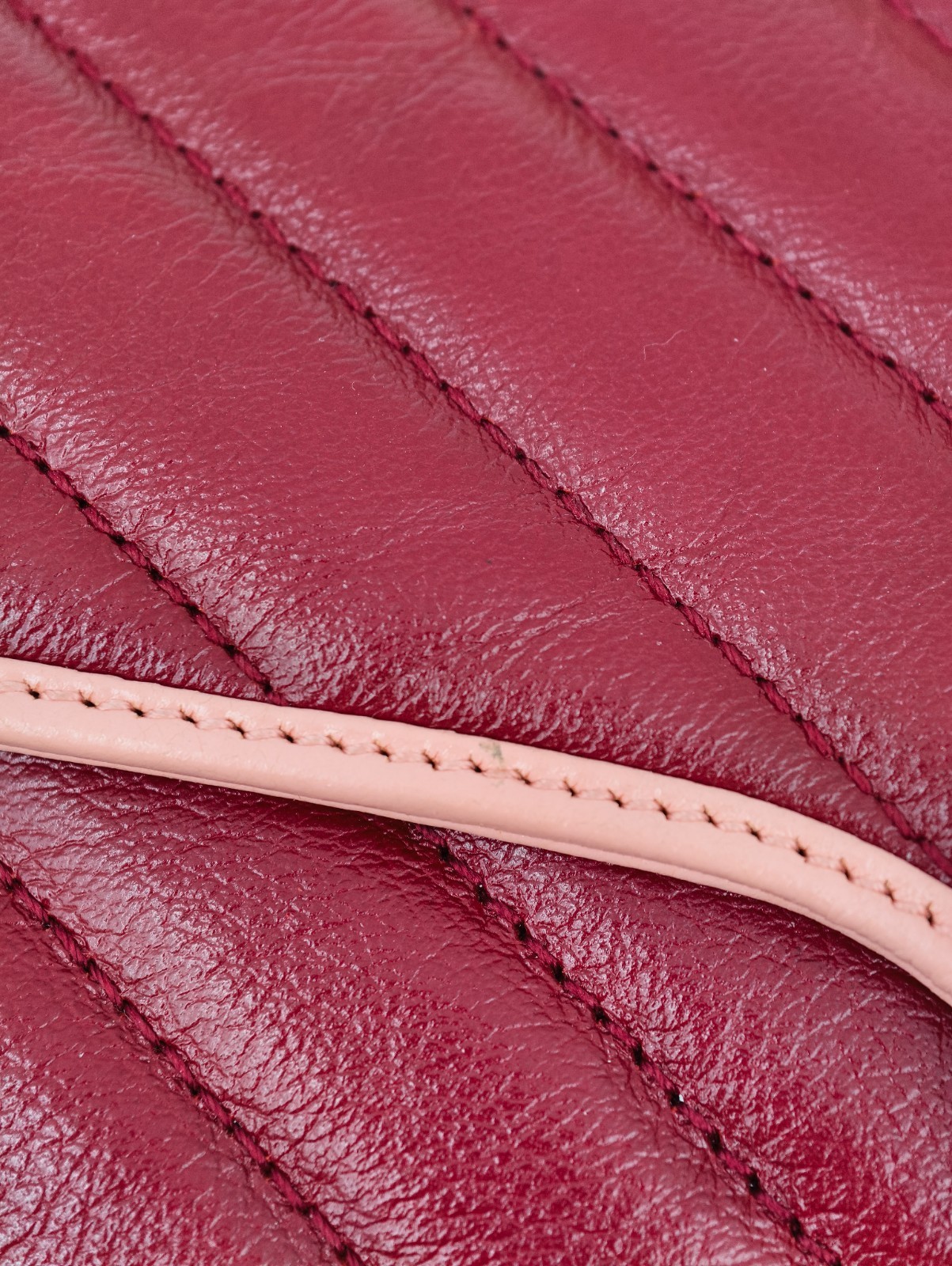 Authentic Gucci GG Marmont Medium 26cm Red Leather Pink Piping Torchon GG Should