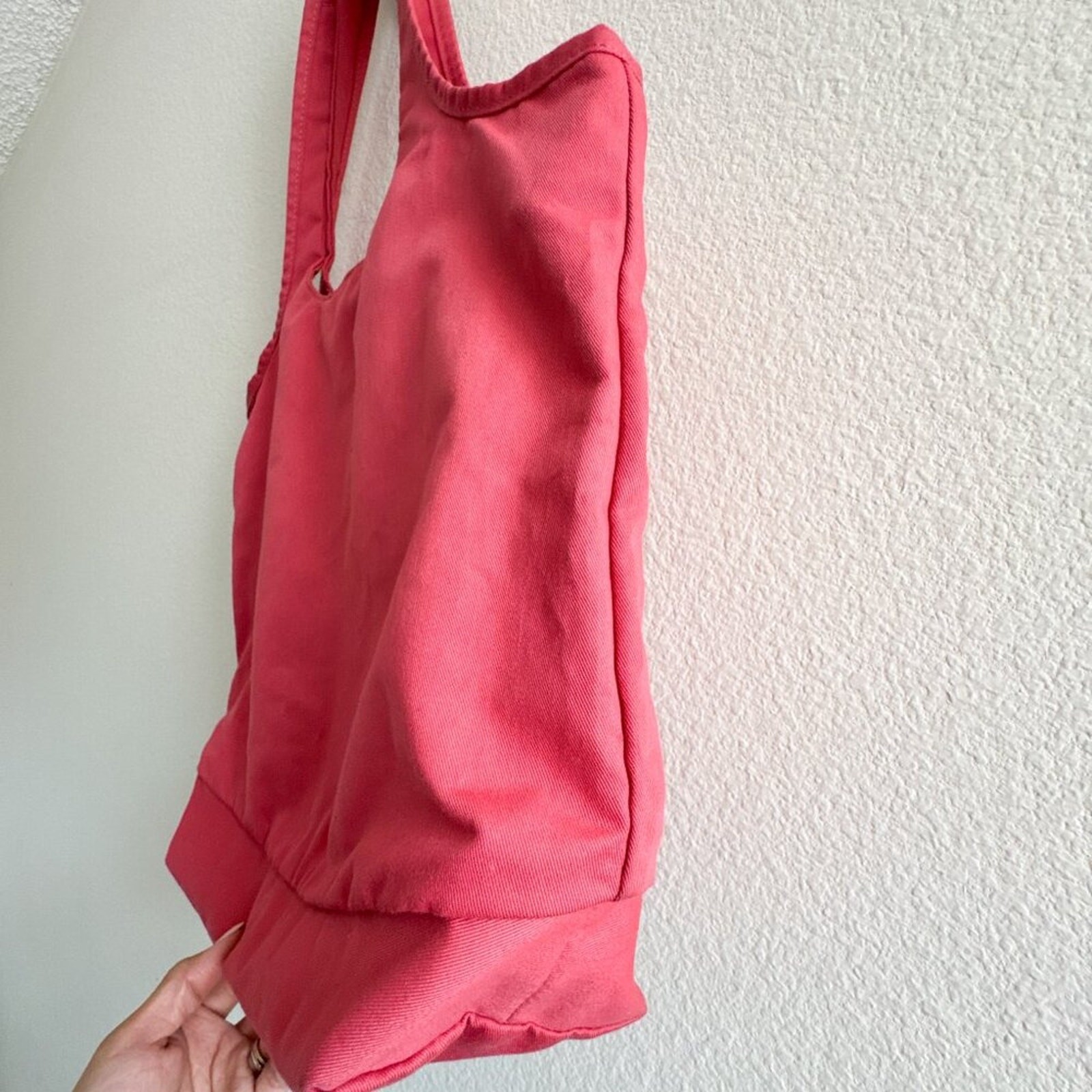 Crumpler the Relish Zipper Tote bag Salmon Pink Travel