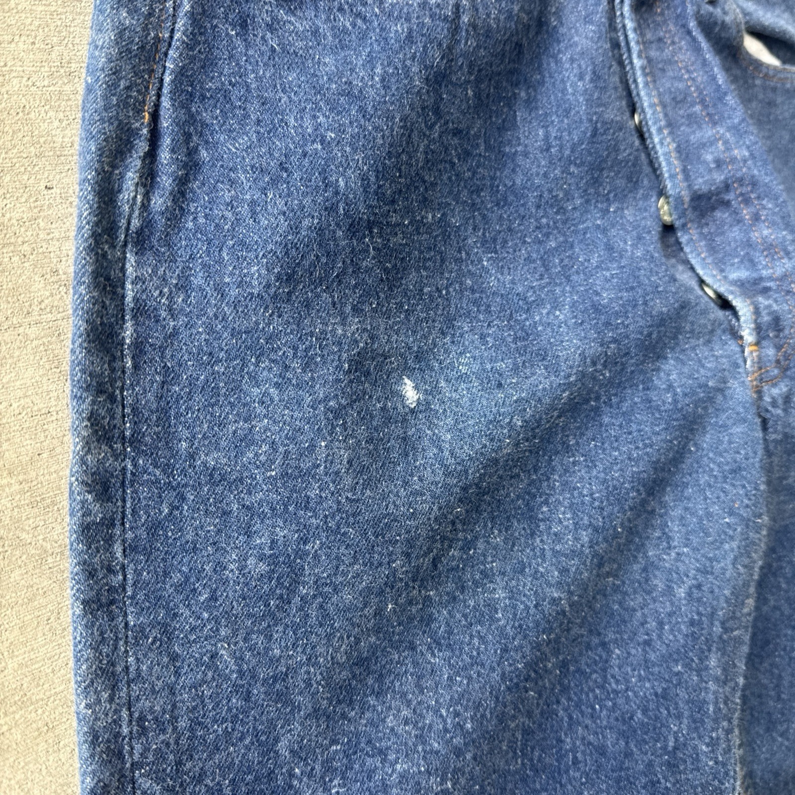 36×38 – Vtg. 90s Levi’s 501 Button Fly medium dark Wash Made in USA men’s