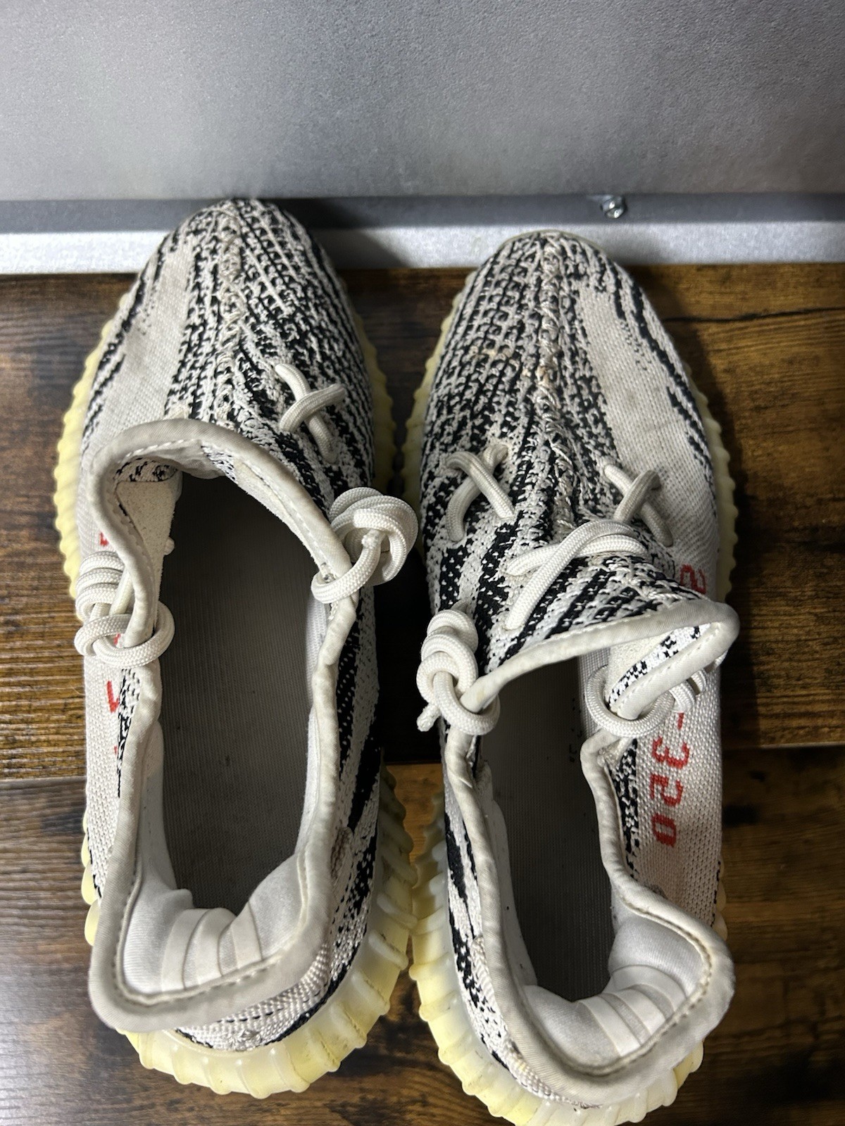 adidas Yeezy Boost 350 V2 Zebra 9 US No Box