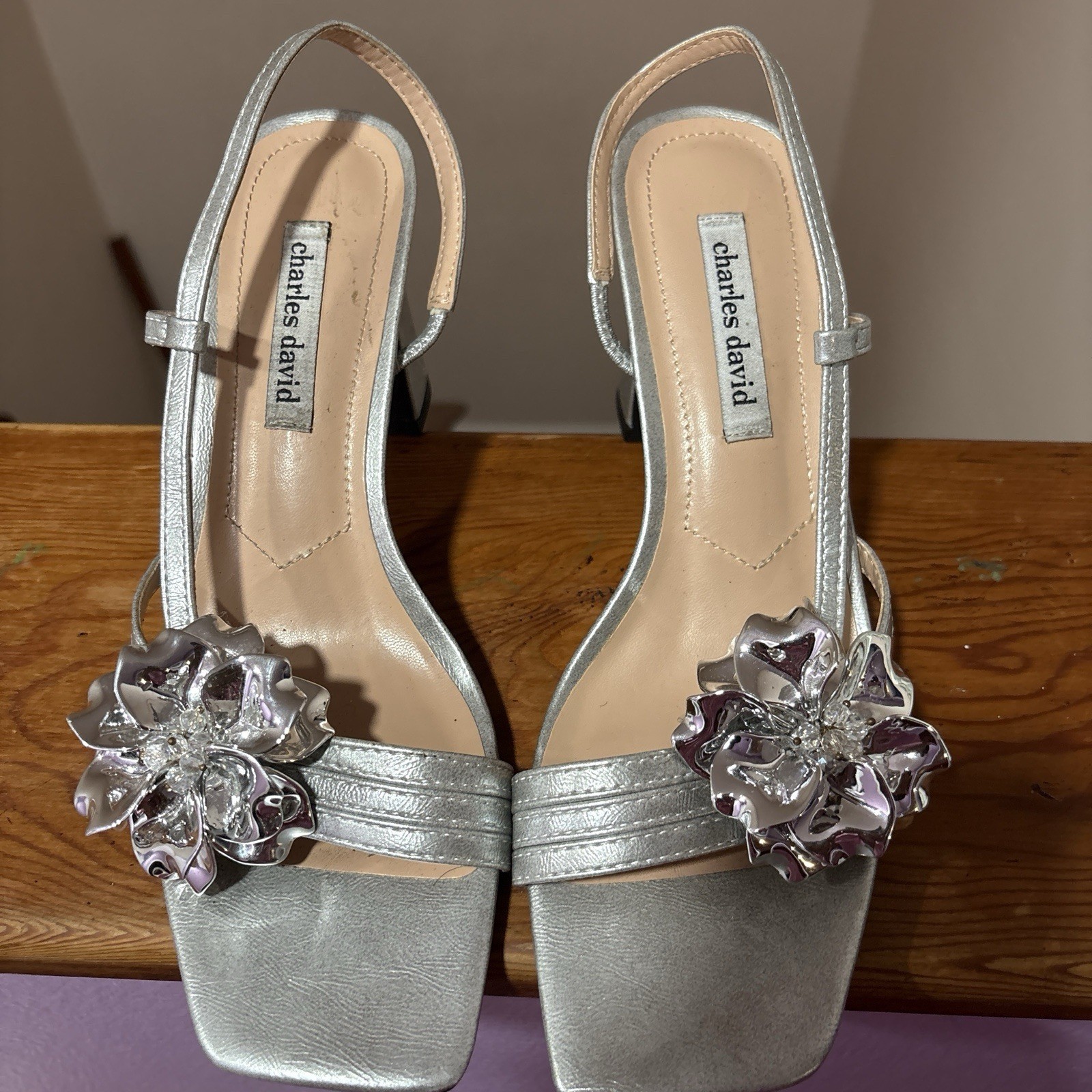 Charles David Women’s Silver Slingback Slip-On Block Heel Square Toe Flower