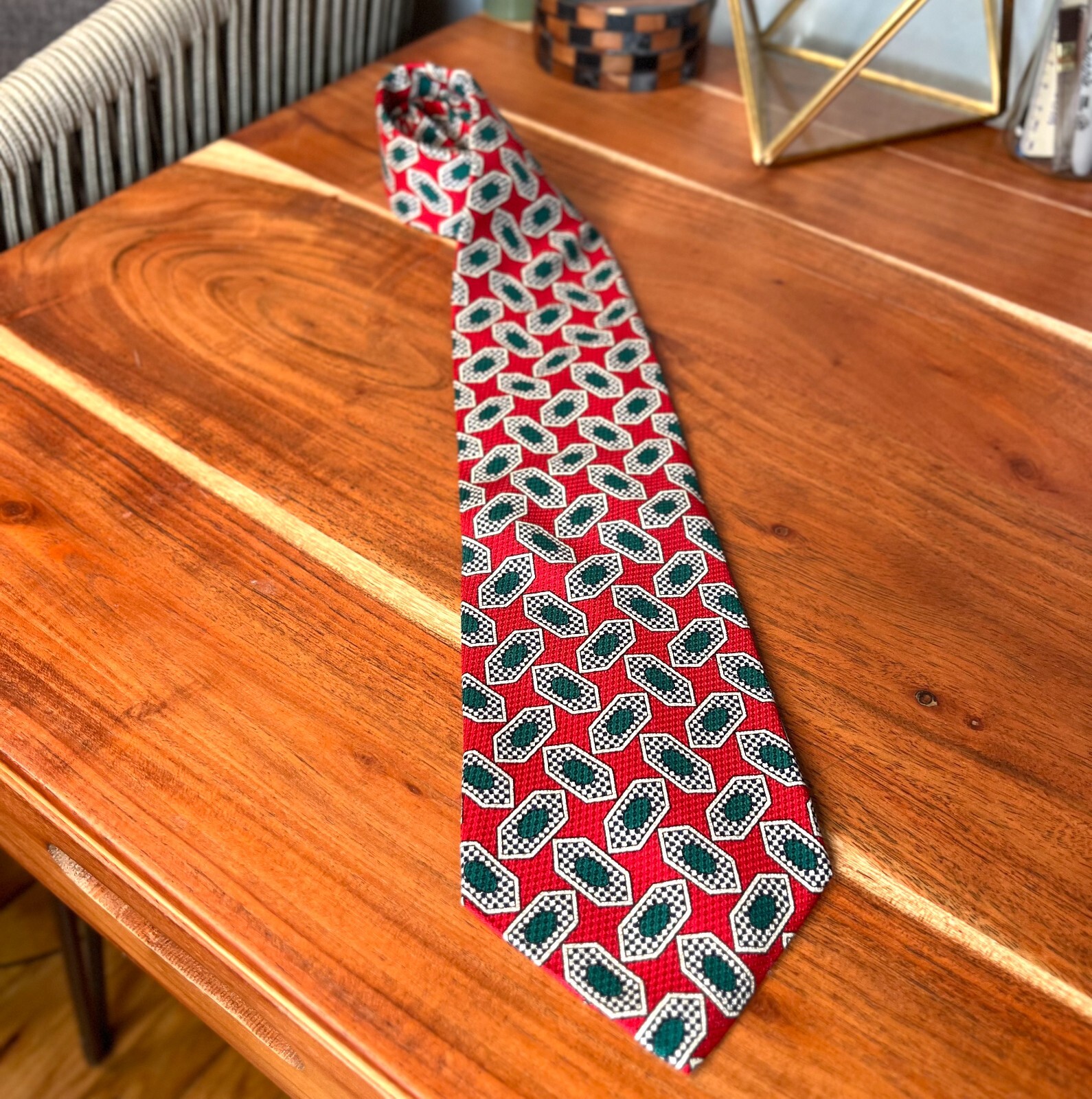 VTG PAUL FREDRICK Geometric Necktie 100% Silk 3-3/4″ Wide x 58″ Long Red/Green