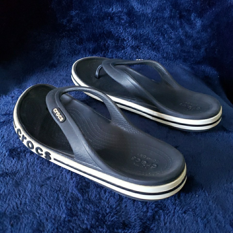 Crocs Navy Bayaband Flipflop Unisex size 6 Woman / 4 Mens Flip Flop Thong Sandal