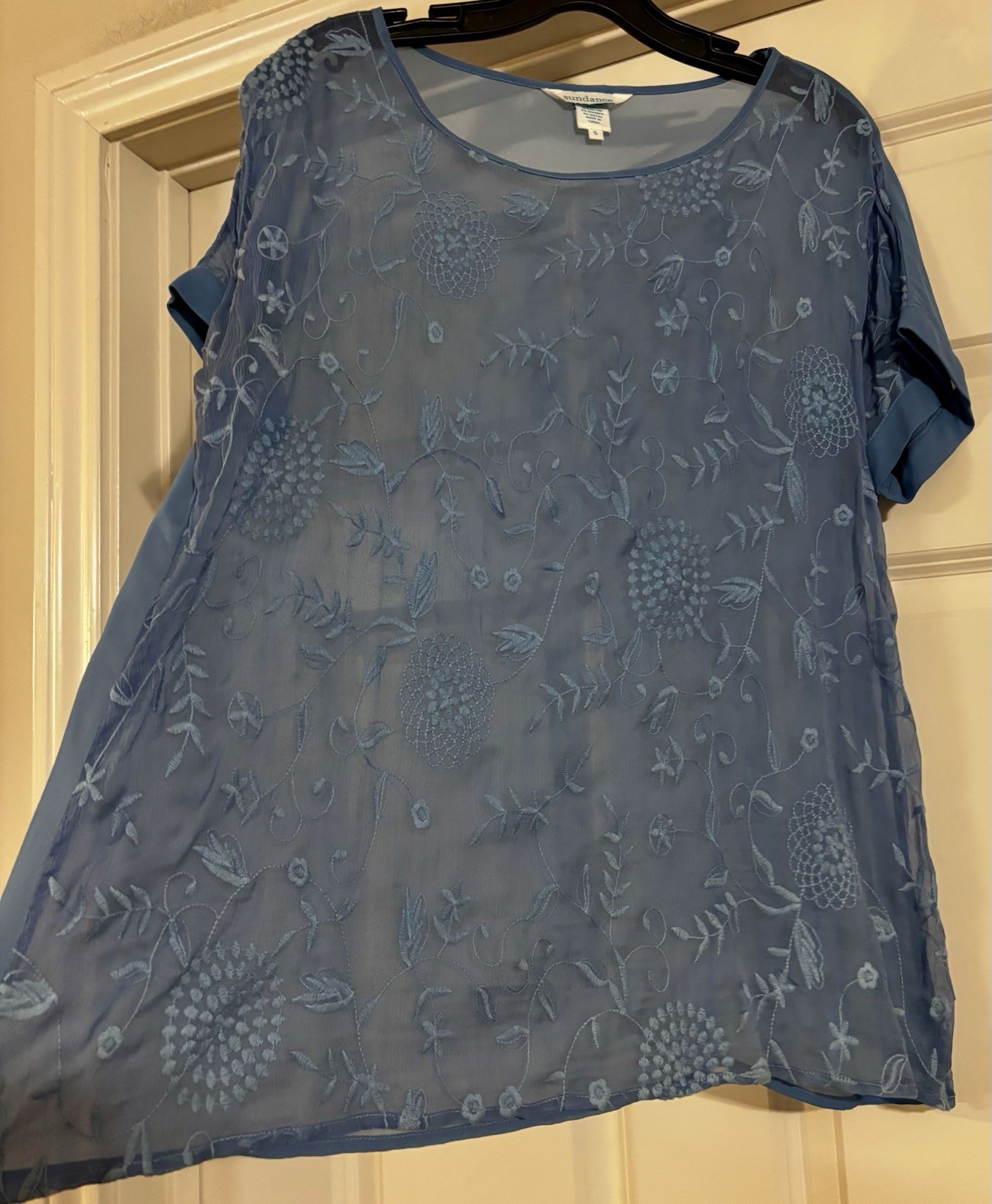Sundance Silk Old Money Coastal Preppy Quiet Luxury Indie Embroidered Size S