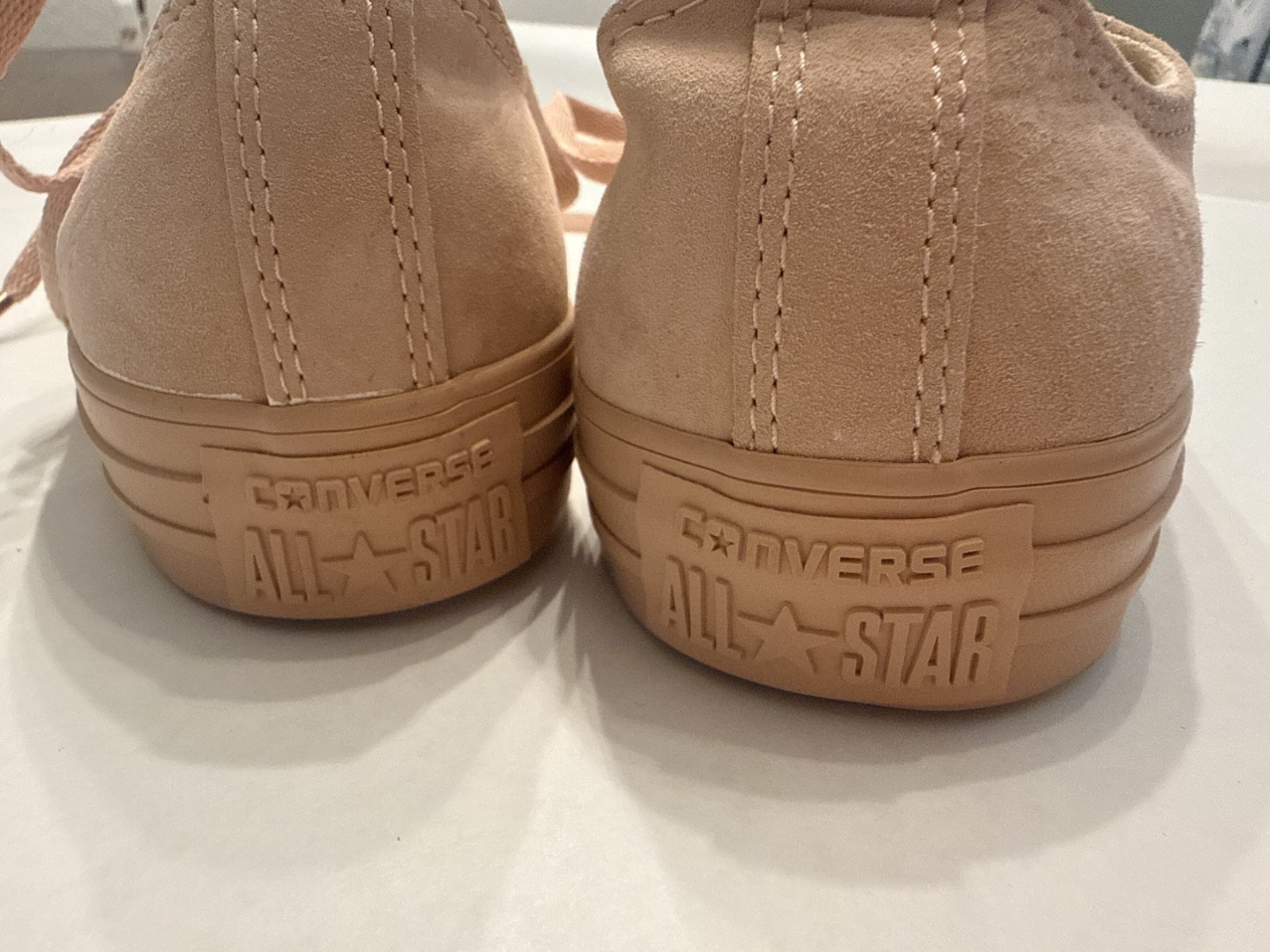 Converse All Star SUEDE Low Top in Rose Gold – Women’s Size US 7 NEW WITH TAG