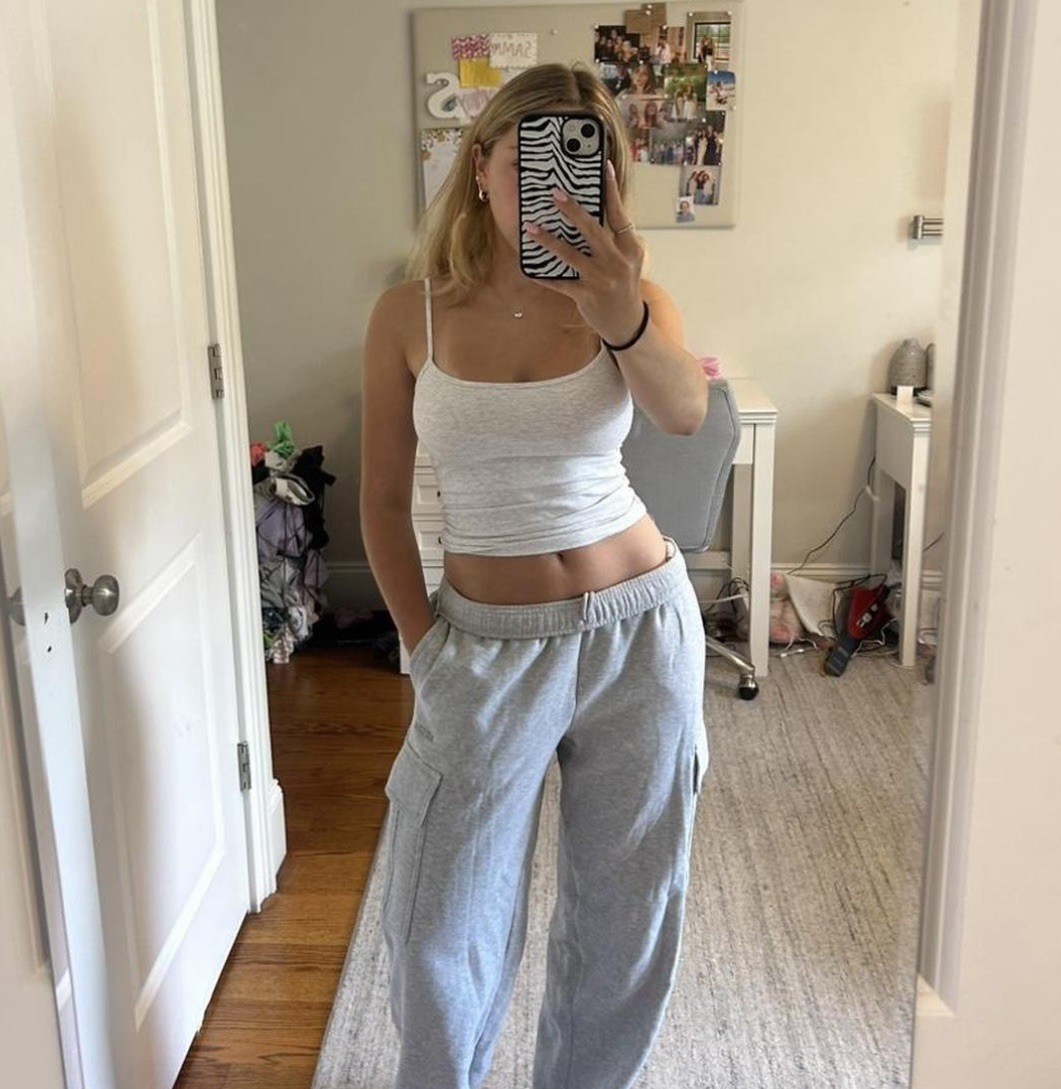 Aritzia Cozy Sweat fleece Mega Cargo Sweatpants MEGA FIT Women’s SZ Small Reguar