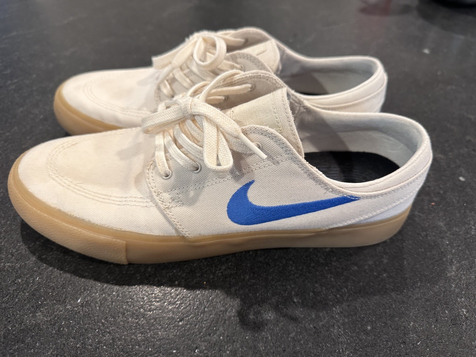 NIKE ZOOM JANOSKI SB – USED SIZE 9.5 – PALE IVORY PACIFIC BLUE