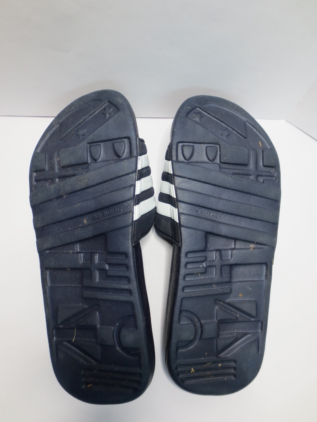Adidas Adissage Slides – Navy/White – Men’s size 11 – Good Used Condition