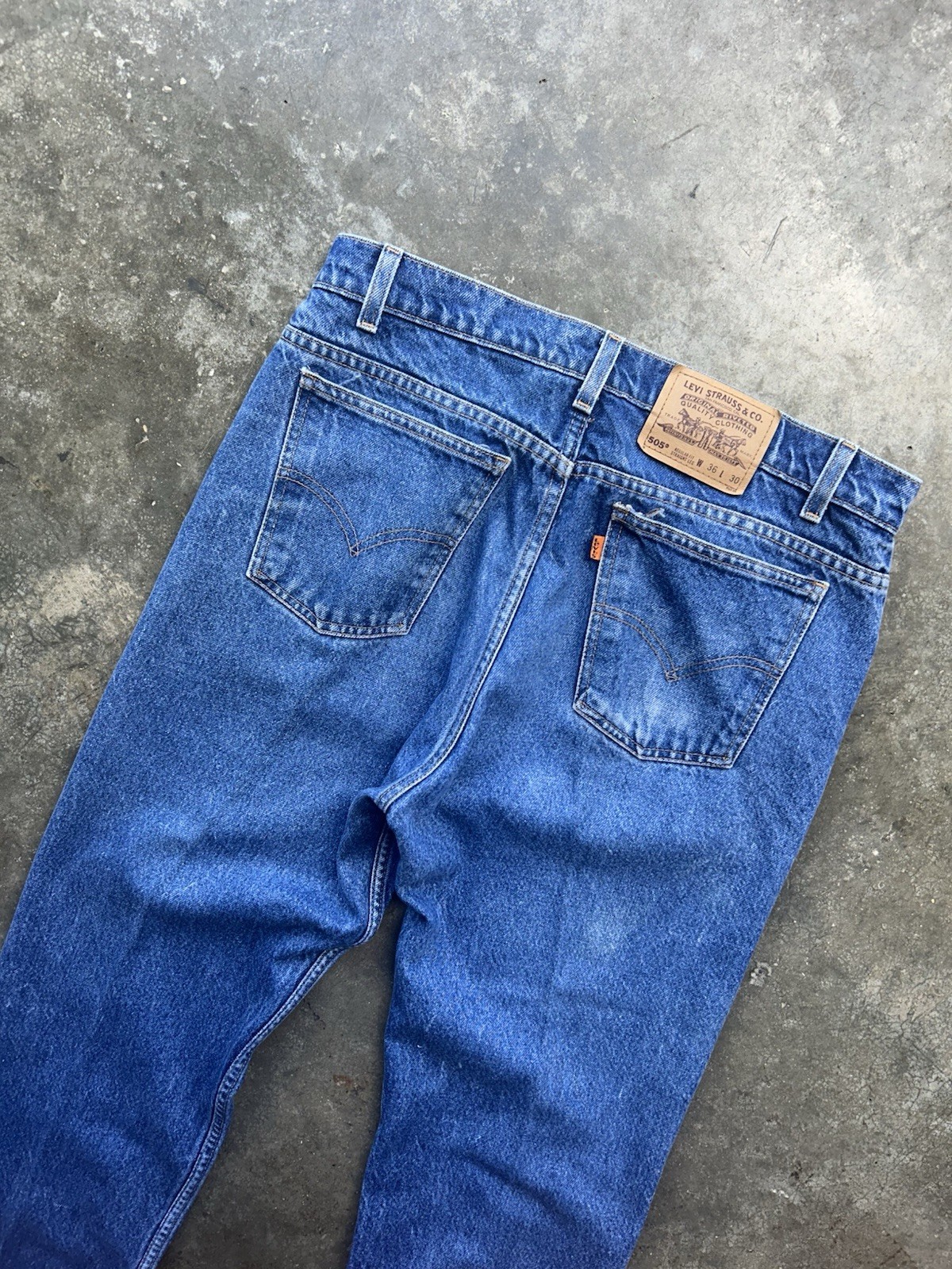 Vintage 90’s Levis 505 dark wash straight leg jeans size 36×30