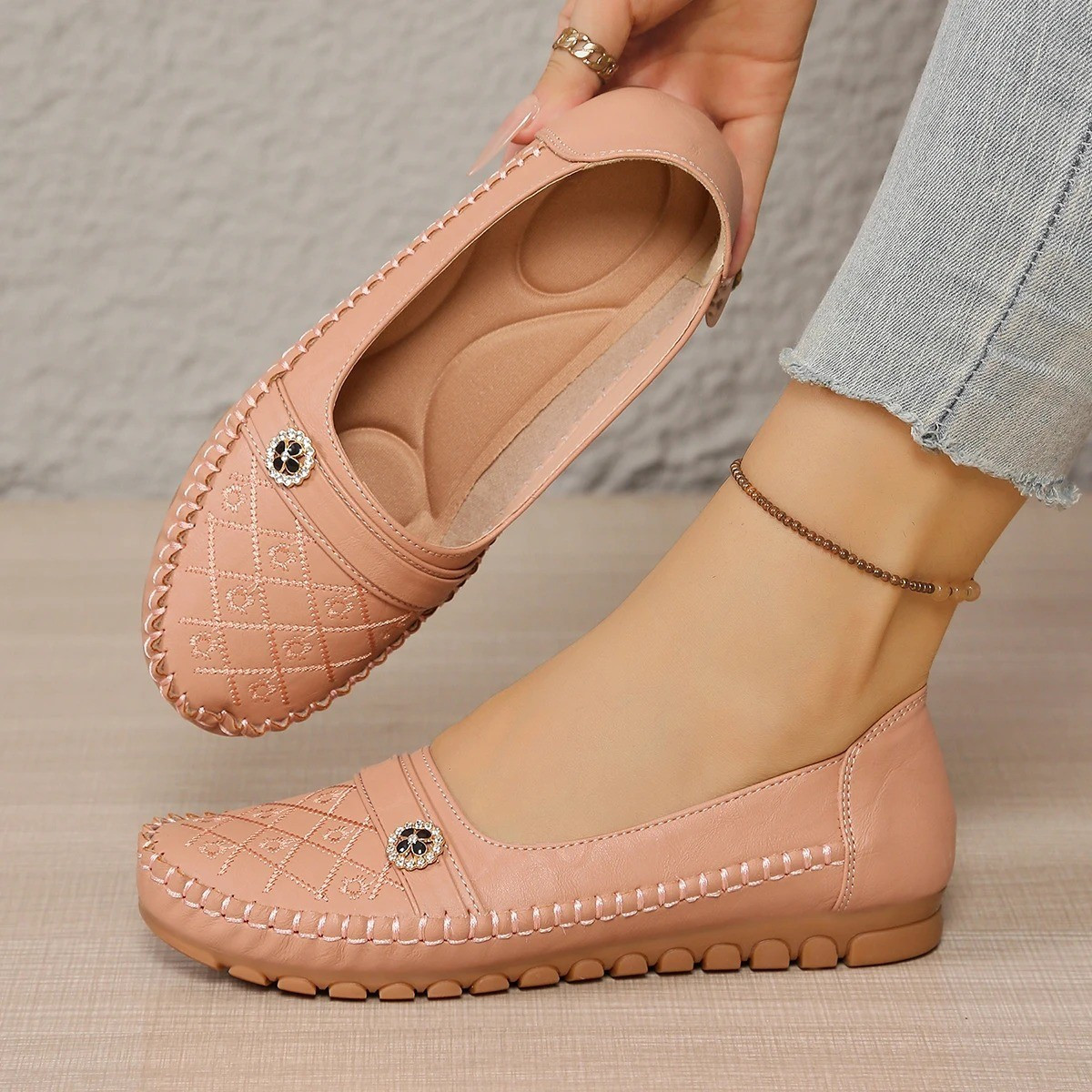 Women’S Quilted Loafers Slip on Flats Lightweight Non Slip Walking Shoes