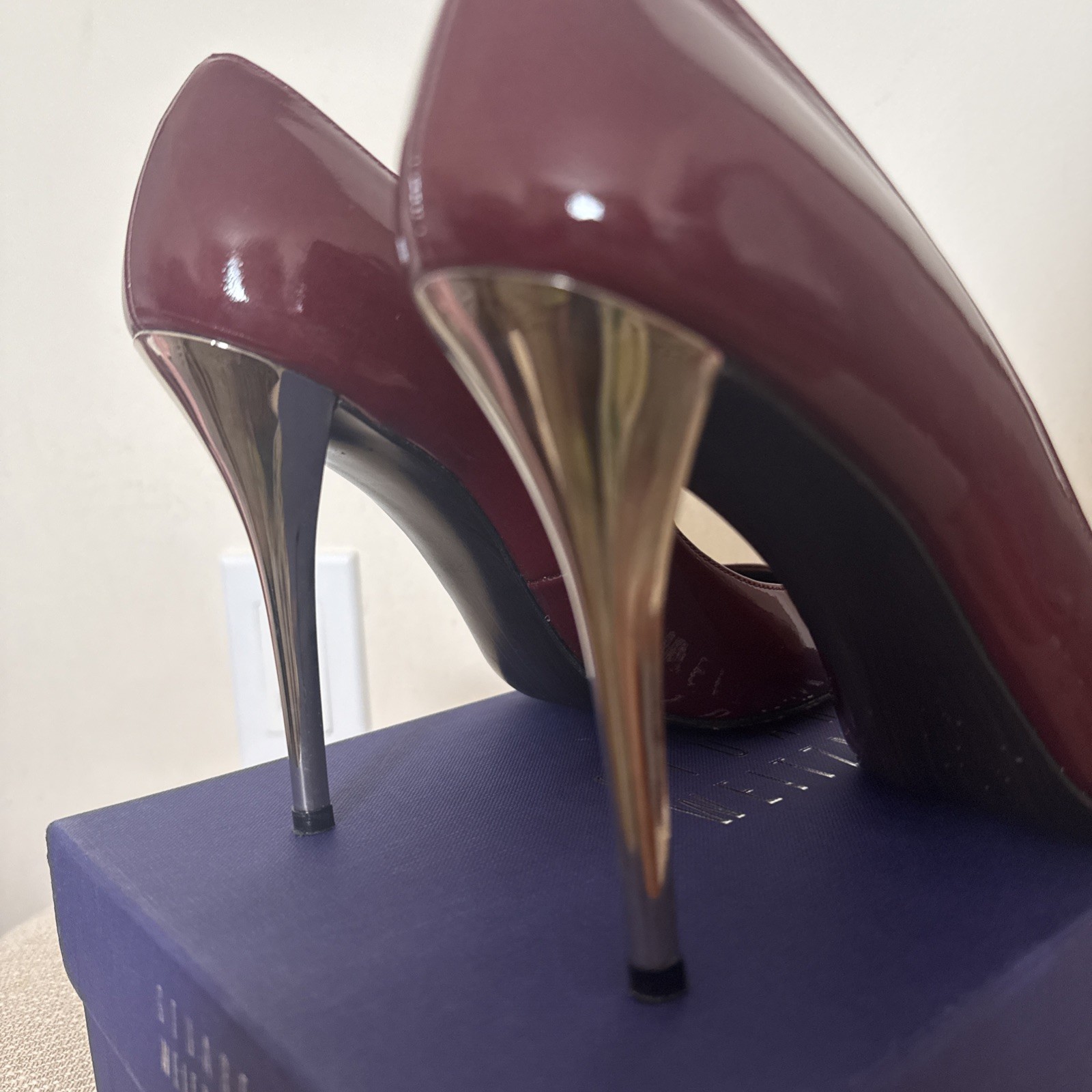 STUART WEITZMAN NAUGHTY BURGANDY ANILINE #8us $335