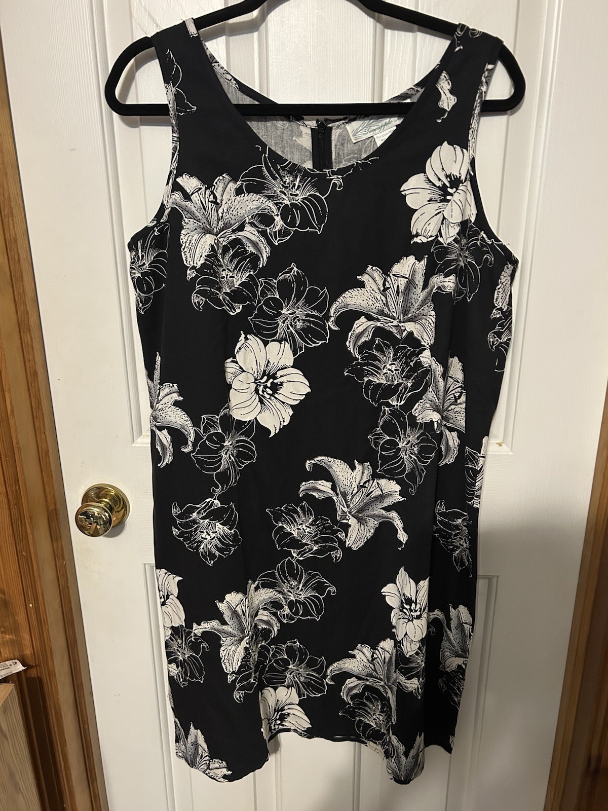 Pineapple Moon 100% Silk Sleeveless Dress Size L Black & White Floral