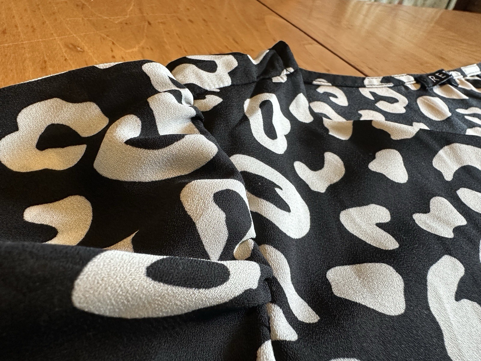 Berydress Black White Leopard Print Blouse, Short Sleeve Animal Print Top