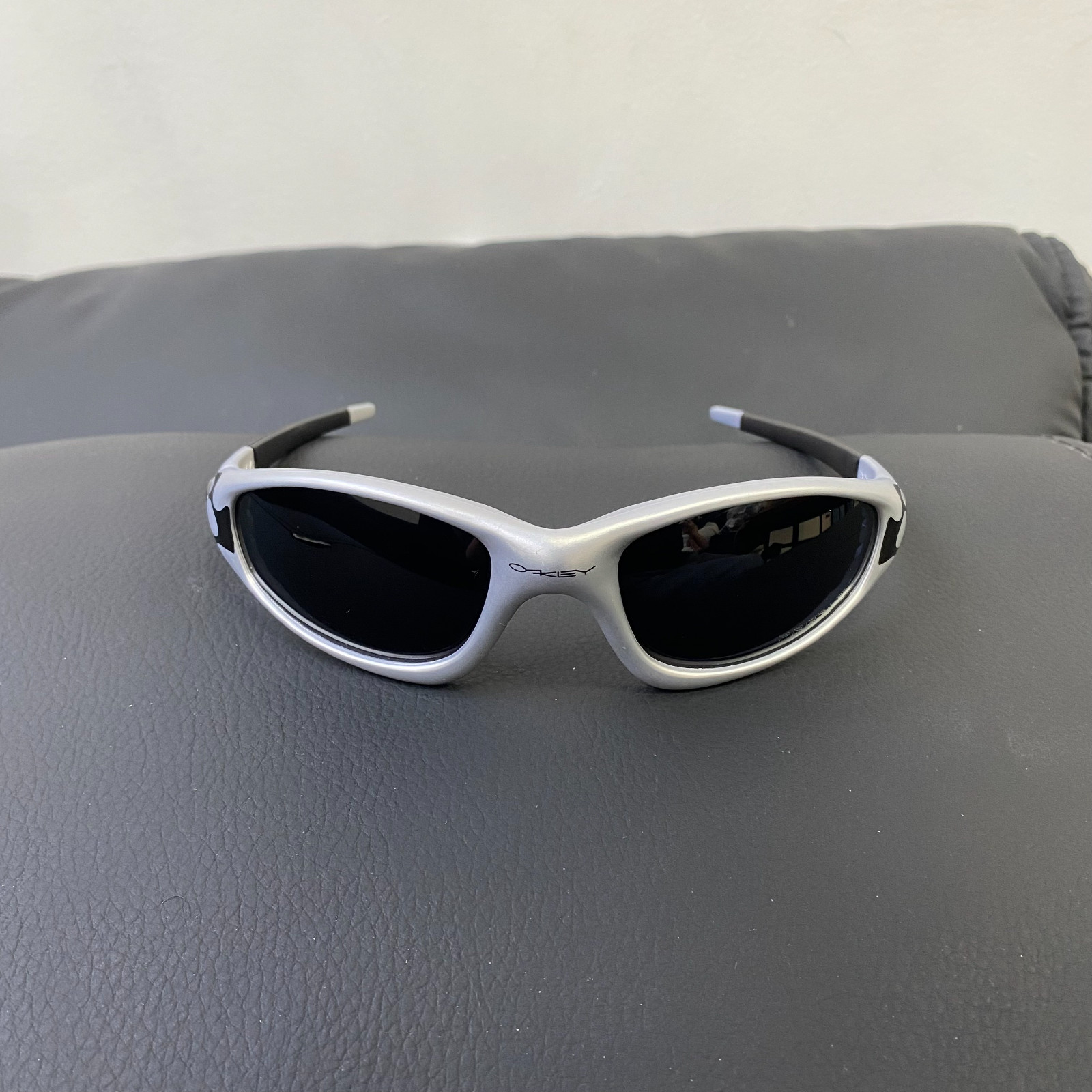Vintage 90s Oakley Straight Jacket 99 Muzm 9505 Silver Black Lenses Frames