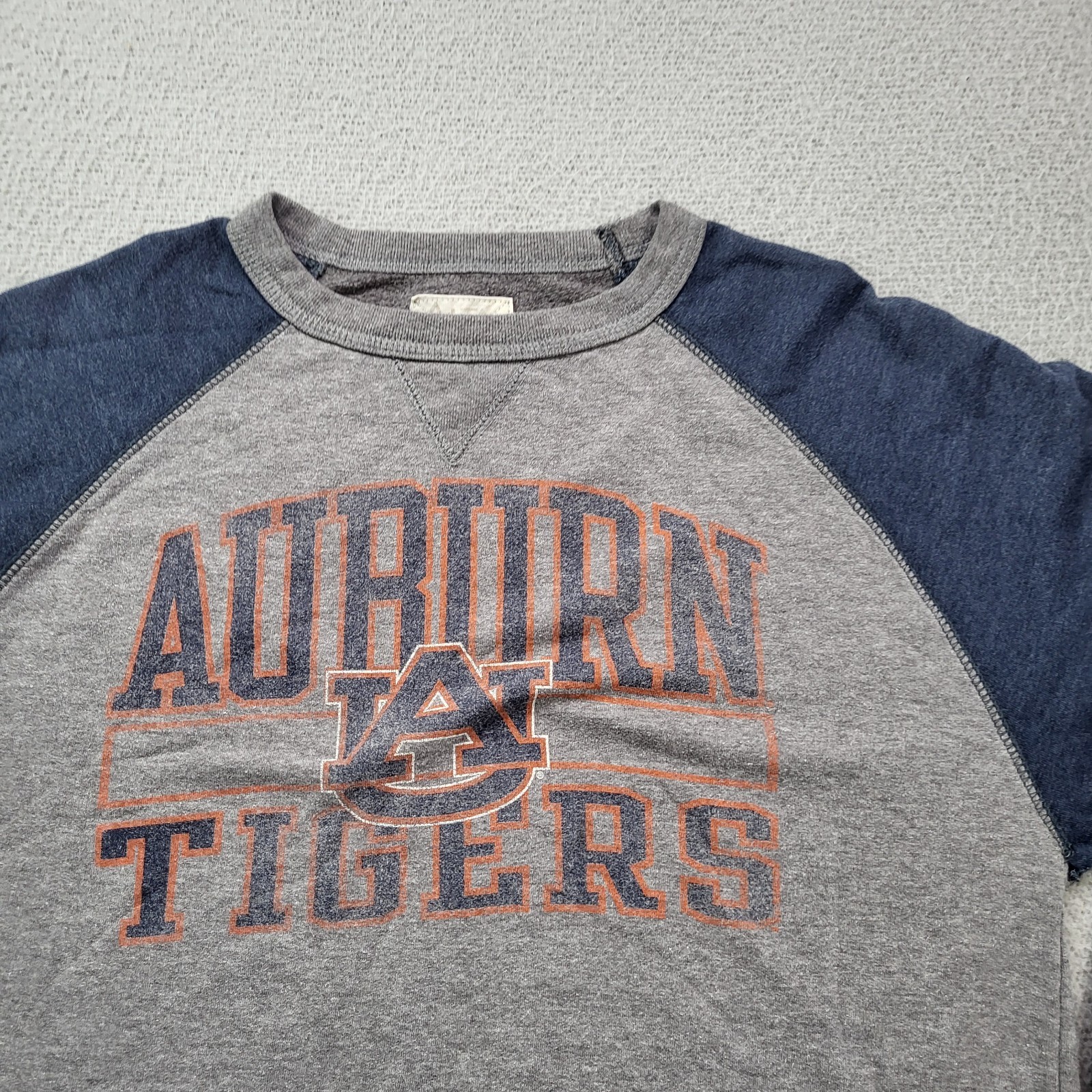 Auburn Tigers Alta Gracia Sweatshirt Mens Medium Gray Graphic Pullover