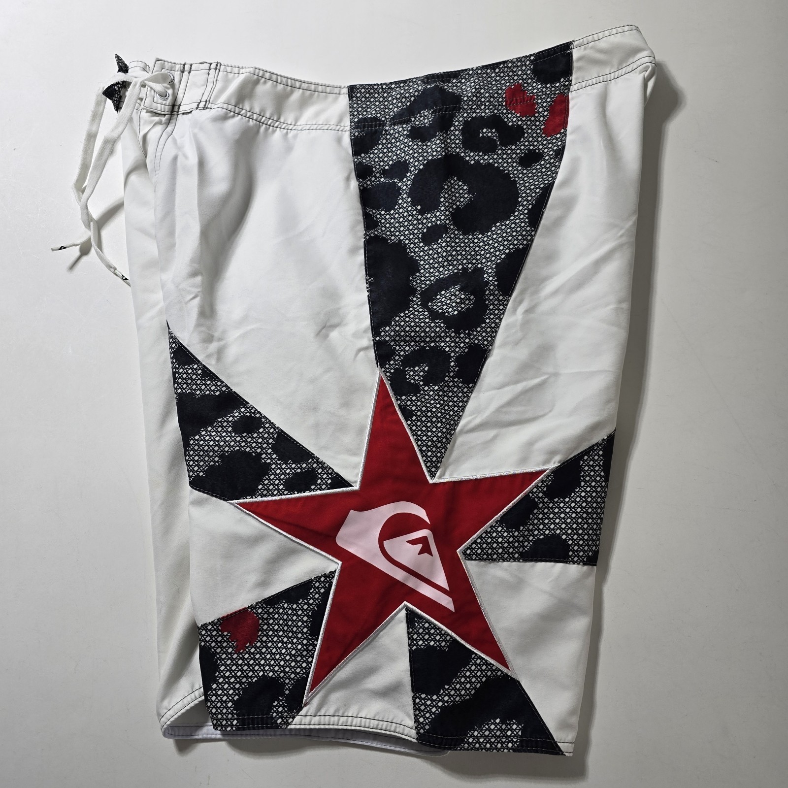 Y2K Quiksilver Board Shorts – 38 Red Star