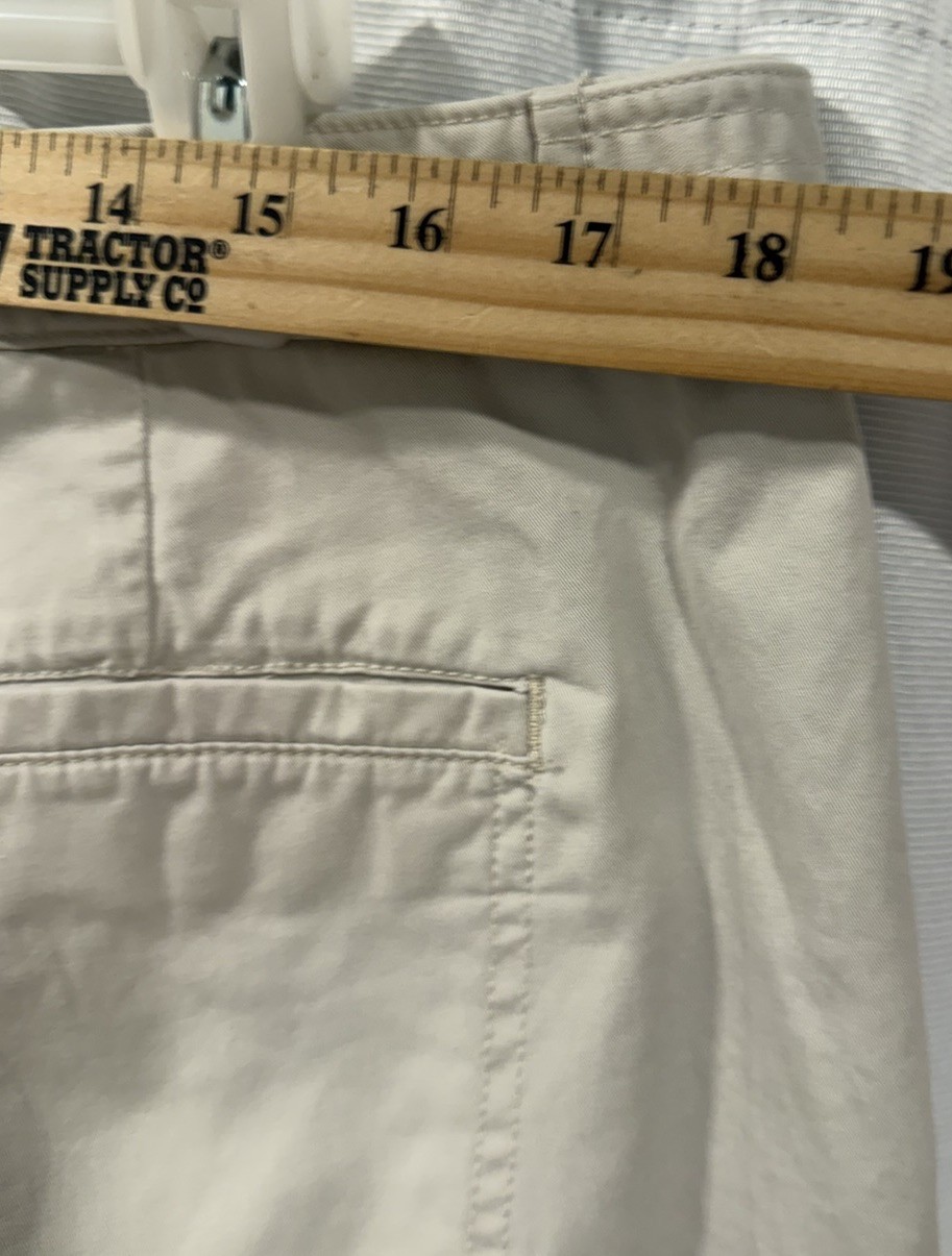 Docker’s Collection Women’s Size 16 Shorts, Flat front, Pockets, Buttons, Beige