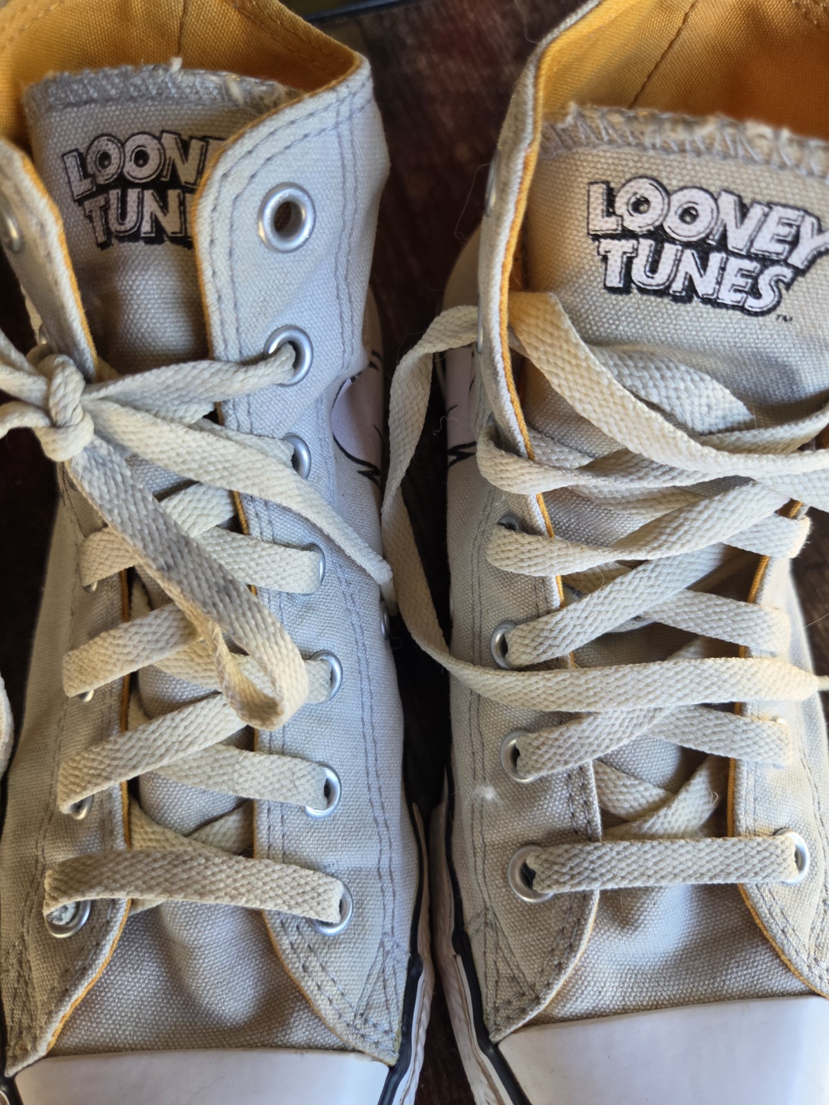 Limited Edition Converse All Star Looney Tunes Bugs Bunny Collaboration